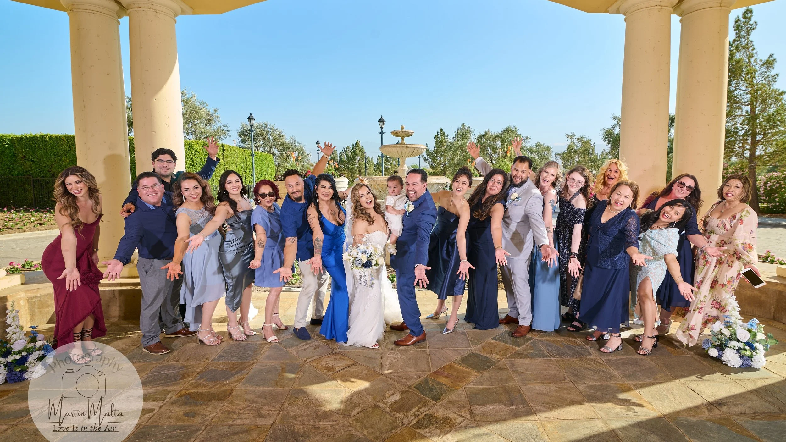 Angelina + Peter | wedding❤

www.martinmalta.com

Venue | @classicclubevents 
Videography | @martinmalta 
Photography| @lizpantojaphotography 
.
.
.
.

#weddingphotographer
#coachellaweddings #weddingevents
#weddingphoto
#Styleweddings #Bridesmaids #