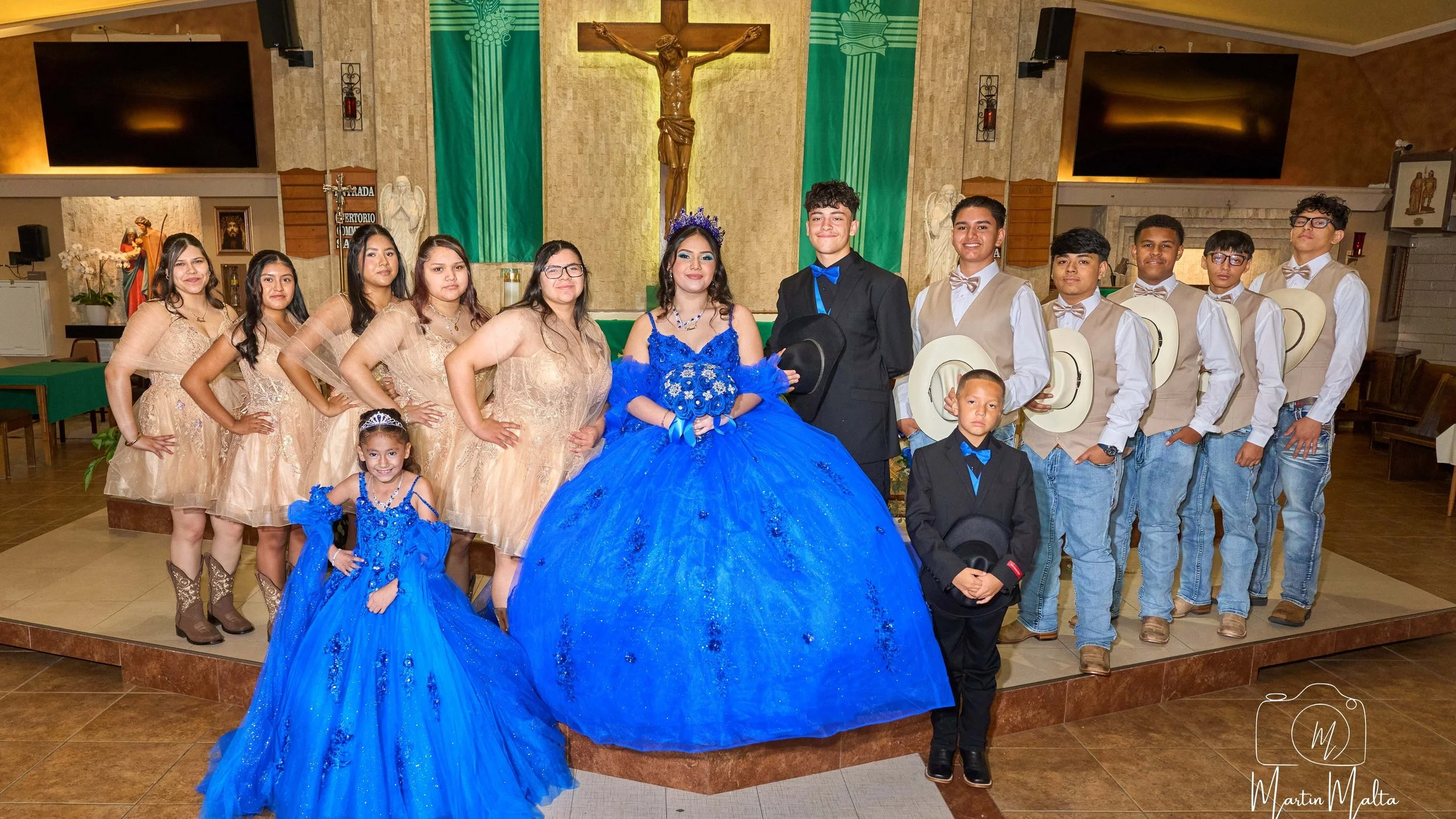 Sonia's Quincea&ntilde;era

www.martinmalta.com

Photographer : @martinmalta
Videography : @EmanuelMalta
Venue @miraclespringsresortspa 

.
.
#Quincea&ntilde;eraphotography
#quincea&ntilde;eramakeup
#quincea&ntilde;eraphoto
#coachellaphoto
#quincea&n