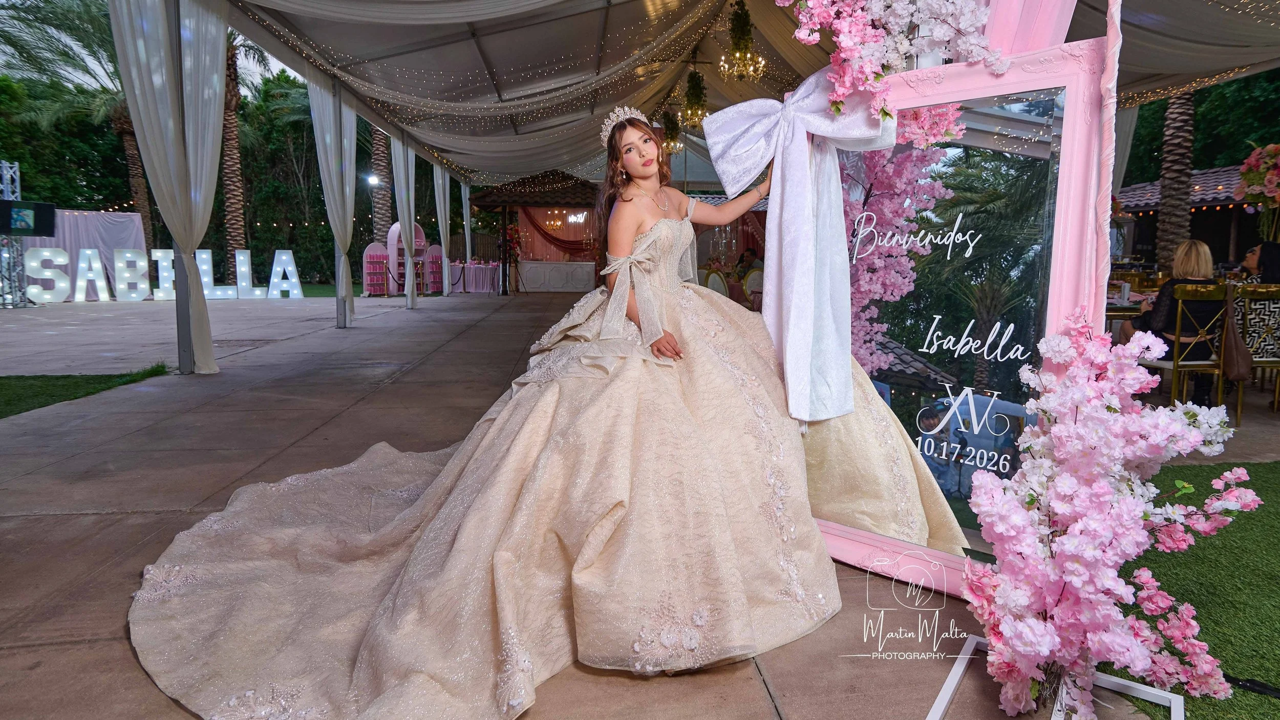 Laura's Quincea&ntilde;era

www.martinmalta.com

Photographer : @martinmalta
Videography : @lizpantojaphotography 
Venue: @_mi_rancho_escondido 
Dj: @djsalasdula 
Cake: @cakes_by_mireya 
.
.
#Quincea&ntilde;eraphotography
#quincea&ntilde;eramakeup
#q