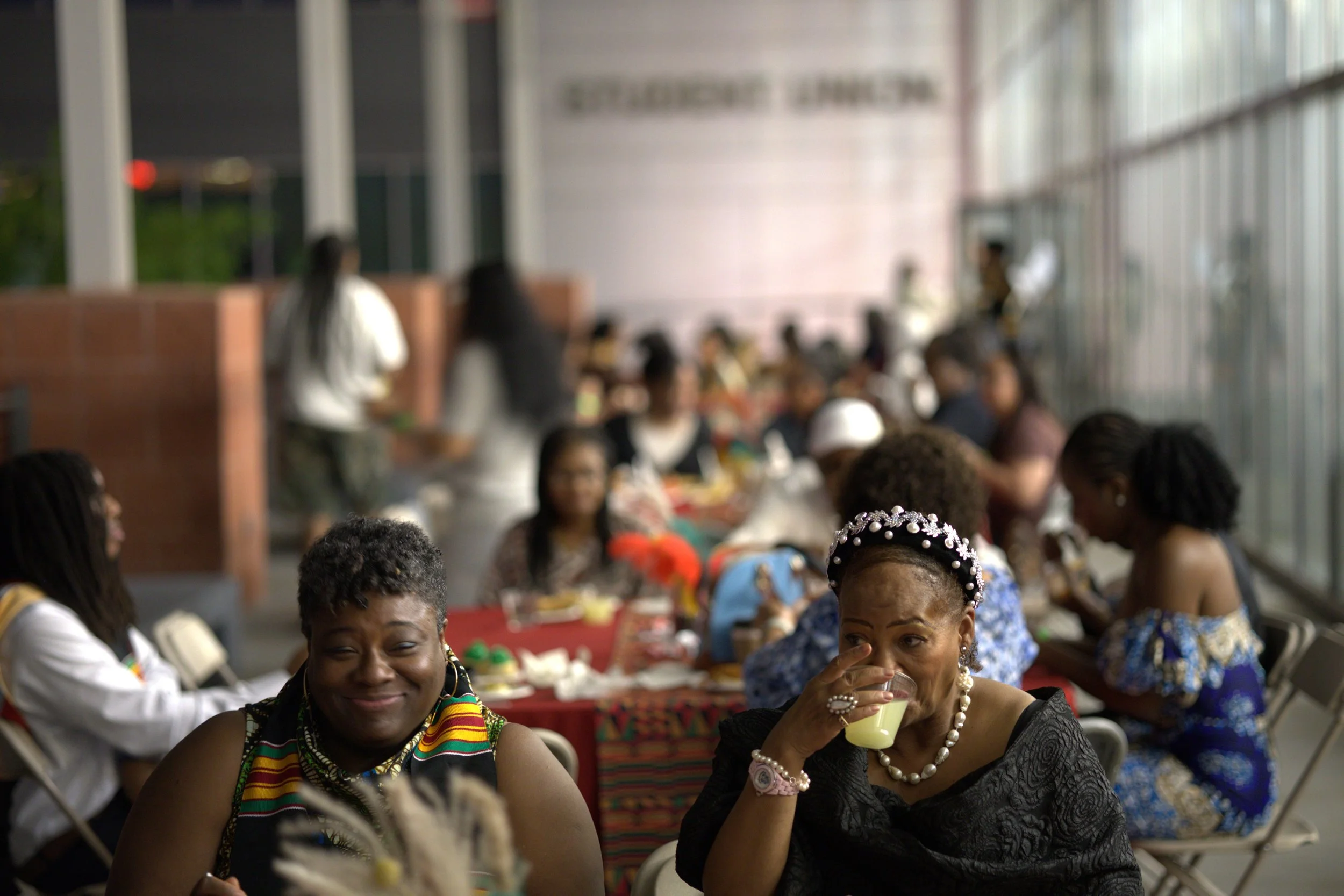 balcony dining.jpg