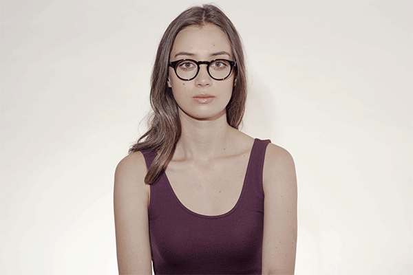 Alpha-I-Optico-Mujer.gif
