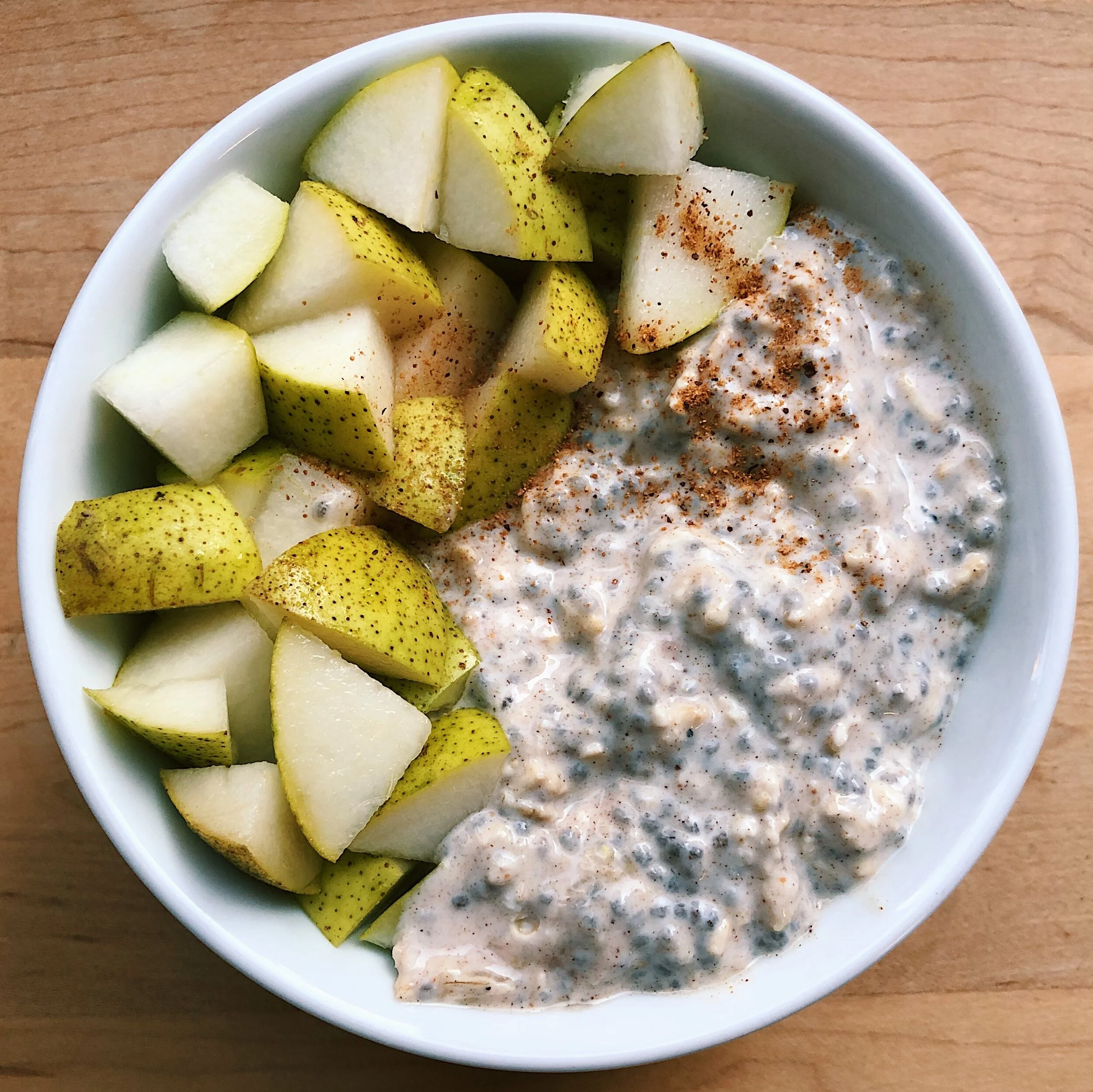 overnight oats chai spiced pear.jpg