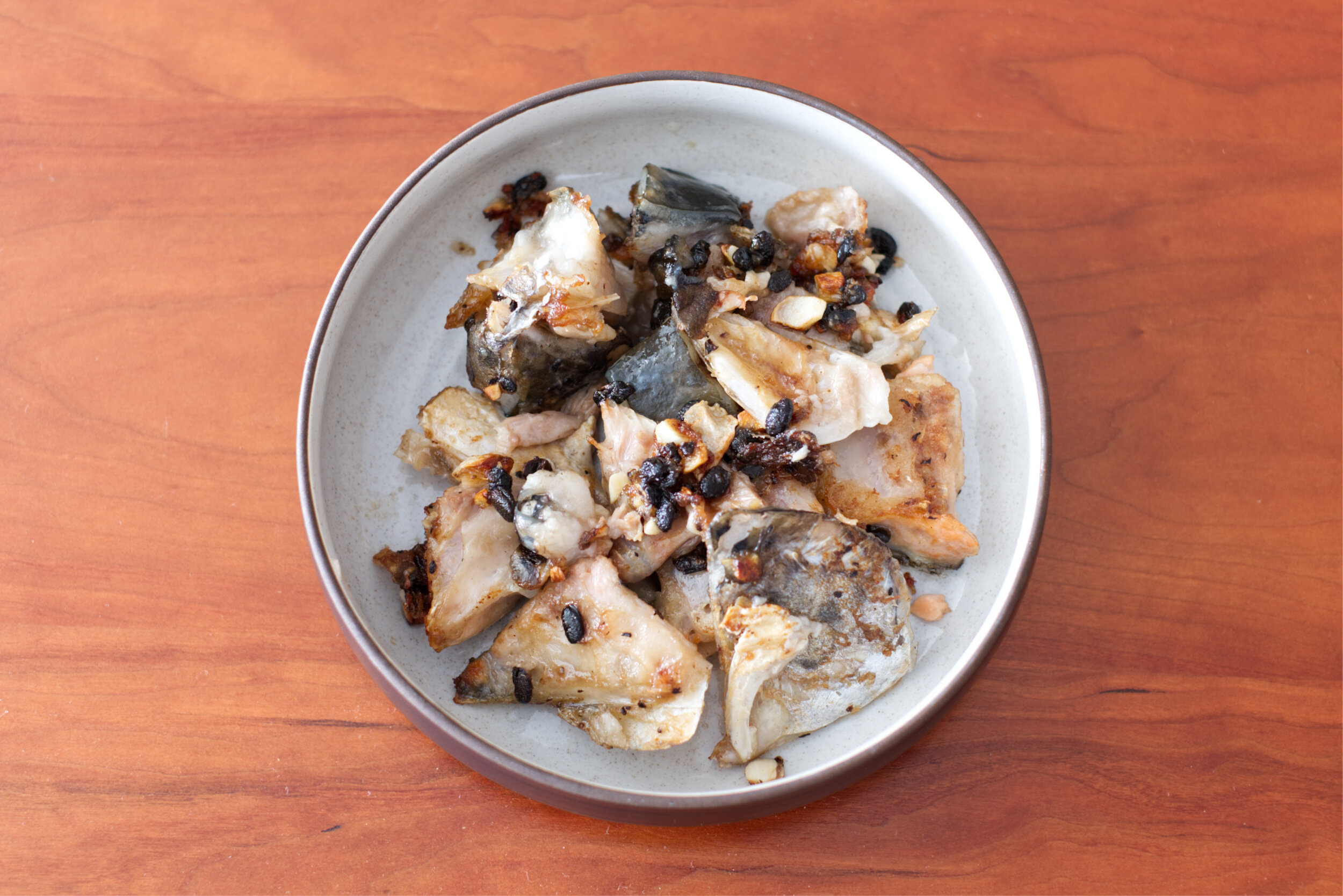 Pan Fried Salmon Head With Fermented Black Beans And Garlic è±†è±‰è'œå¤´é¦™ç…Žä¸‰æ–‡é±¼å¤´ Chinese Food Other Stuff