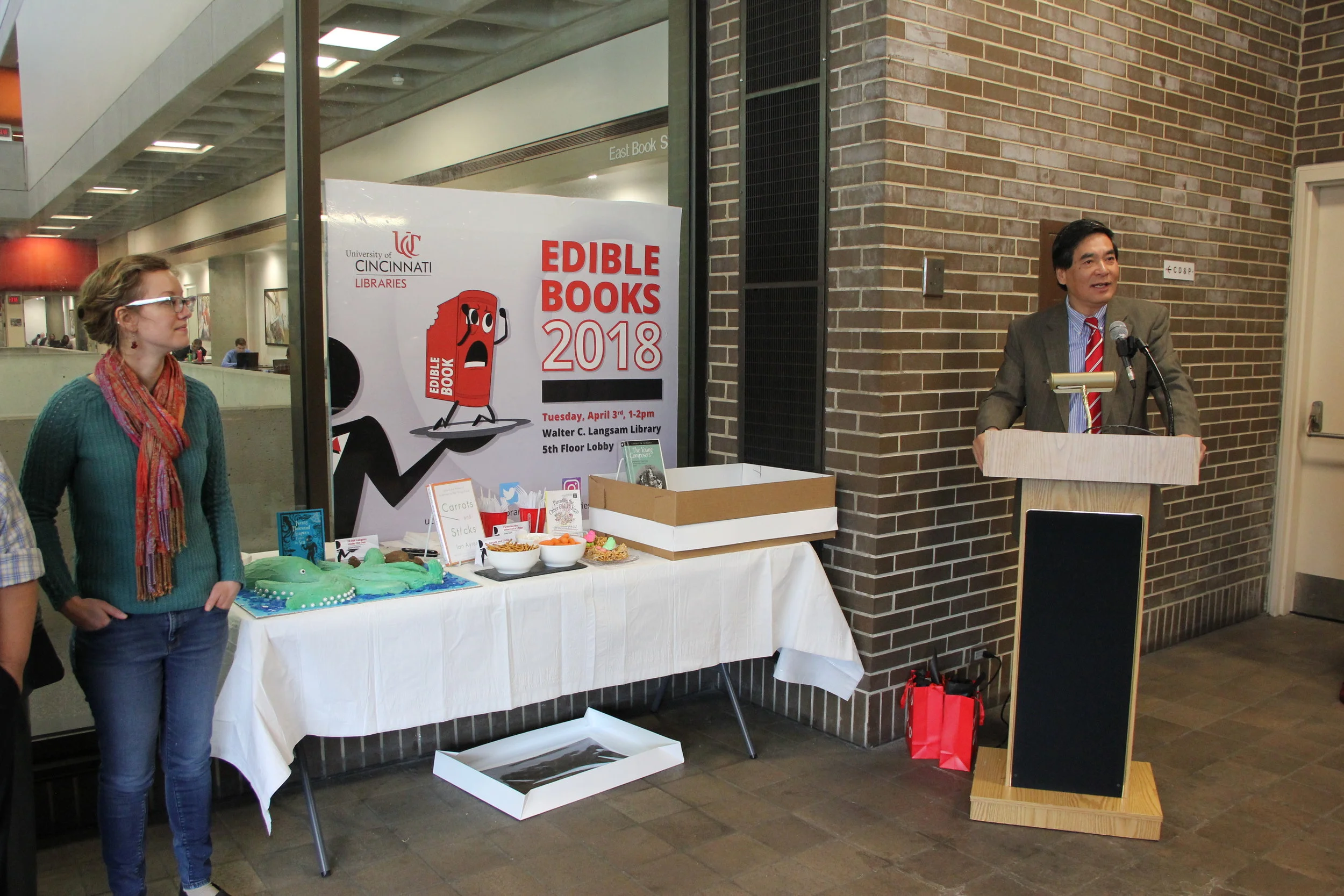   Xuemao Wang, Dean and University Librarian,  speaks at Edible Books event. 