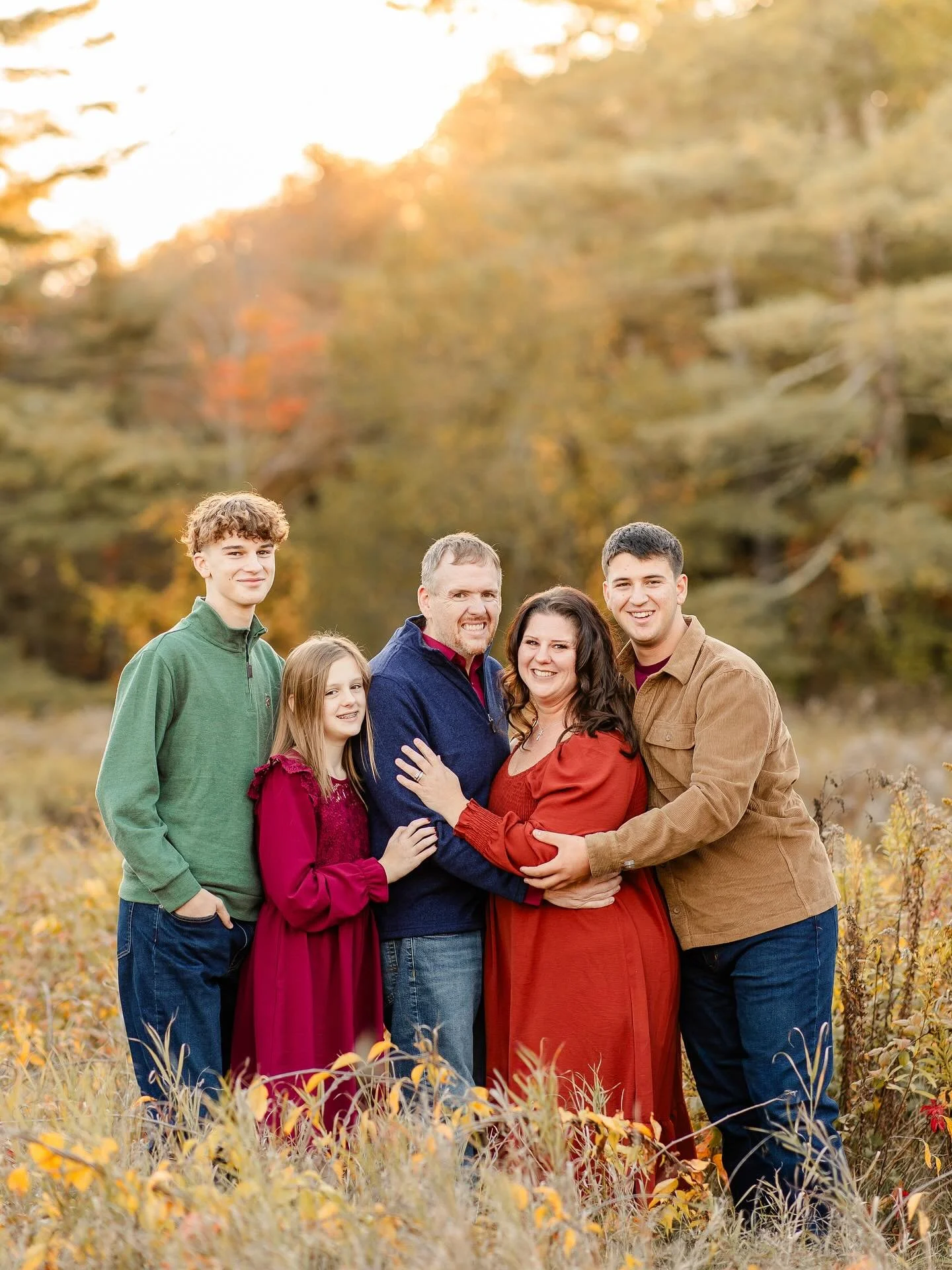 It&rsquo;s fall y&rsquo;all! Feels like fall swung in at full force literally overnight! Spent the first crisp evening capturing this adorable fam! I haven&rsquo;t seen them all in years and it was so fun seeing their little smiles all grown up! 🍂🍁
