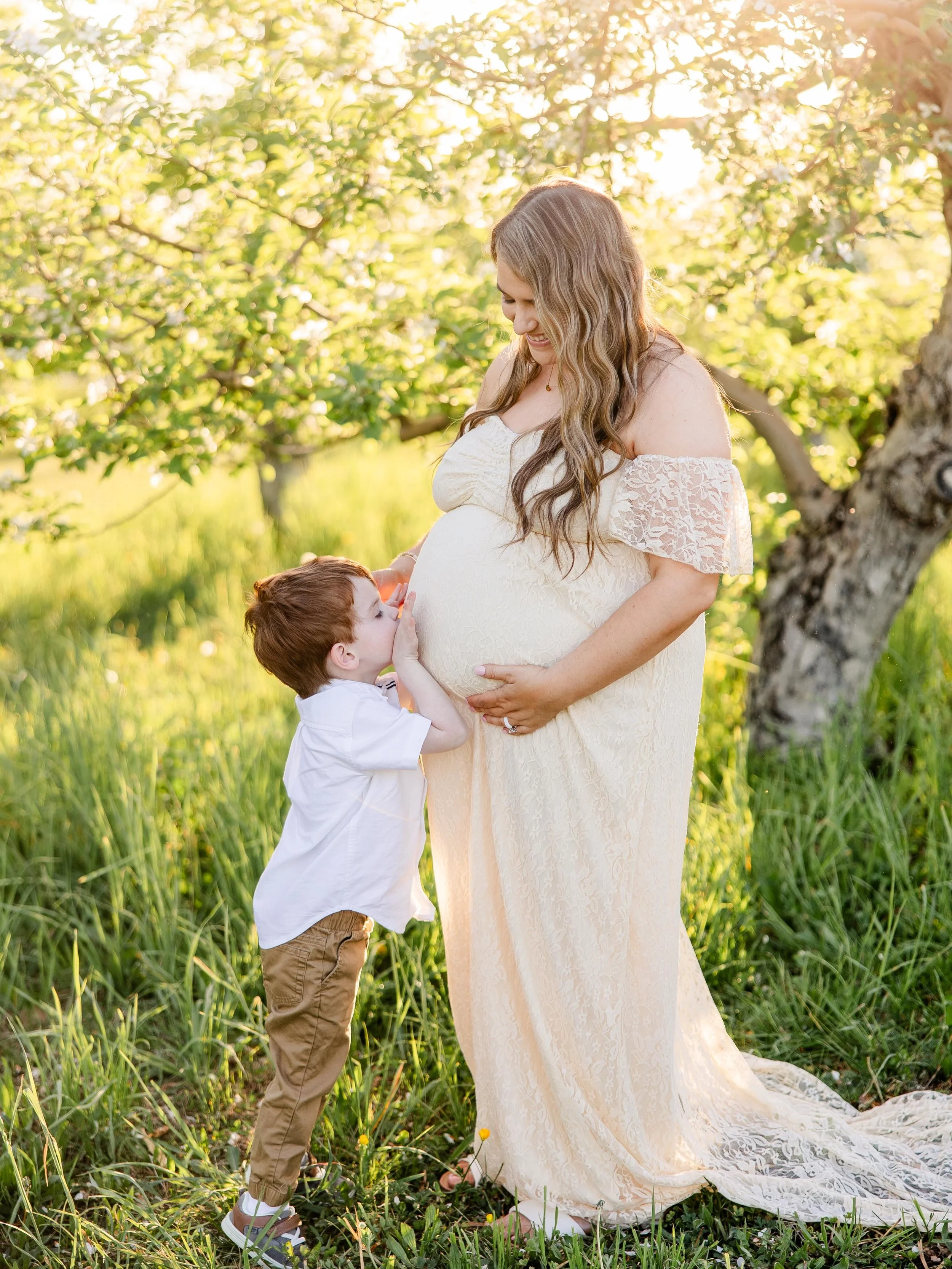 Amazing golden hour session with this sweet fam, and we even caught the very last of the Apple blossoms! William was the cutest big brother to be having so much fun with Dad and Mama was absolutely glowing! Obsessed 10 out of 10!