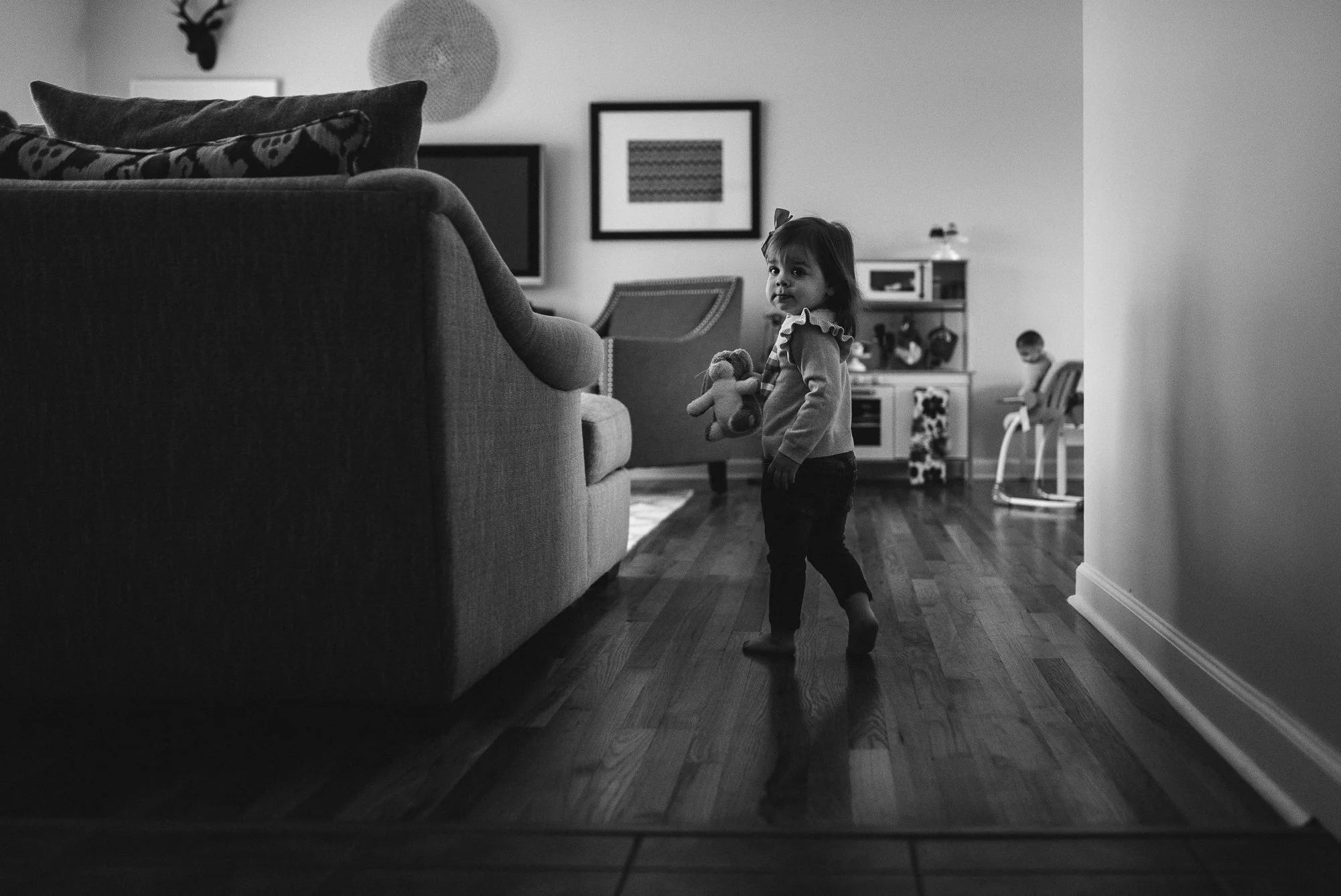 hallway running-st louis portrait photographer