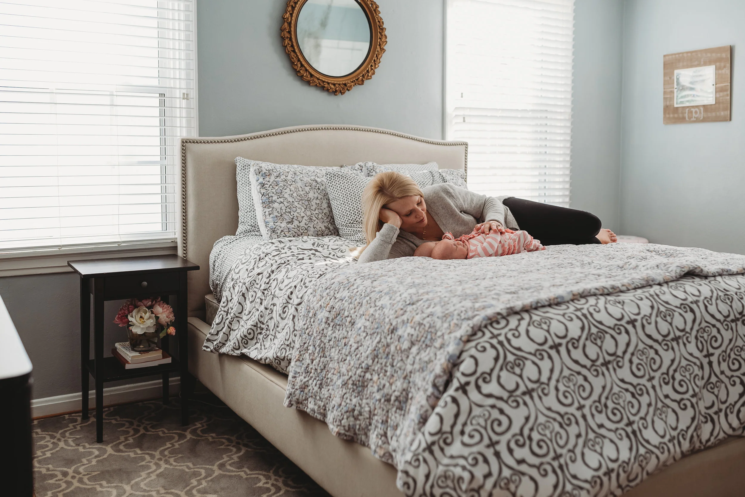 mom on bed with twins