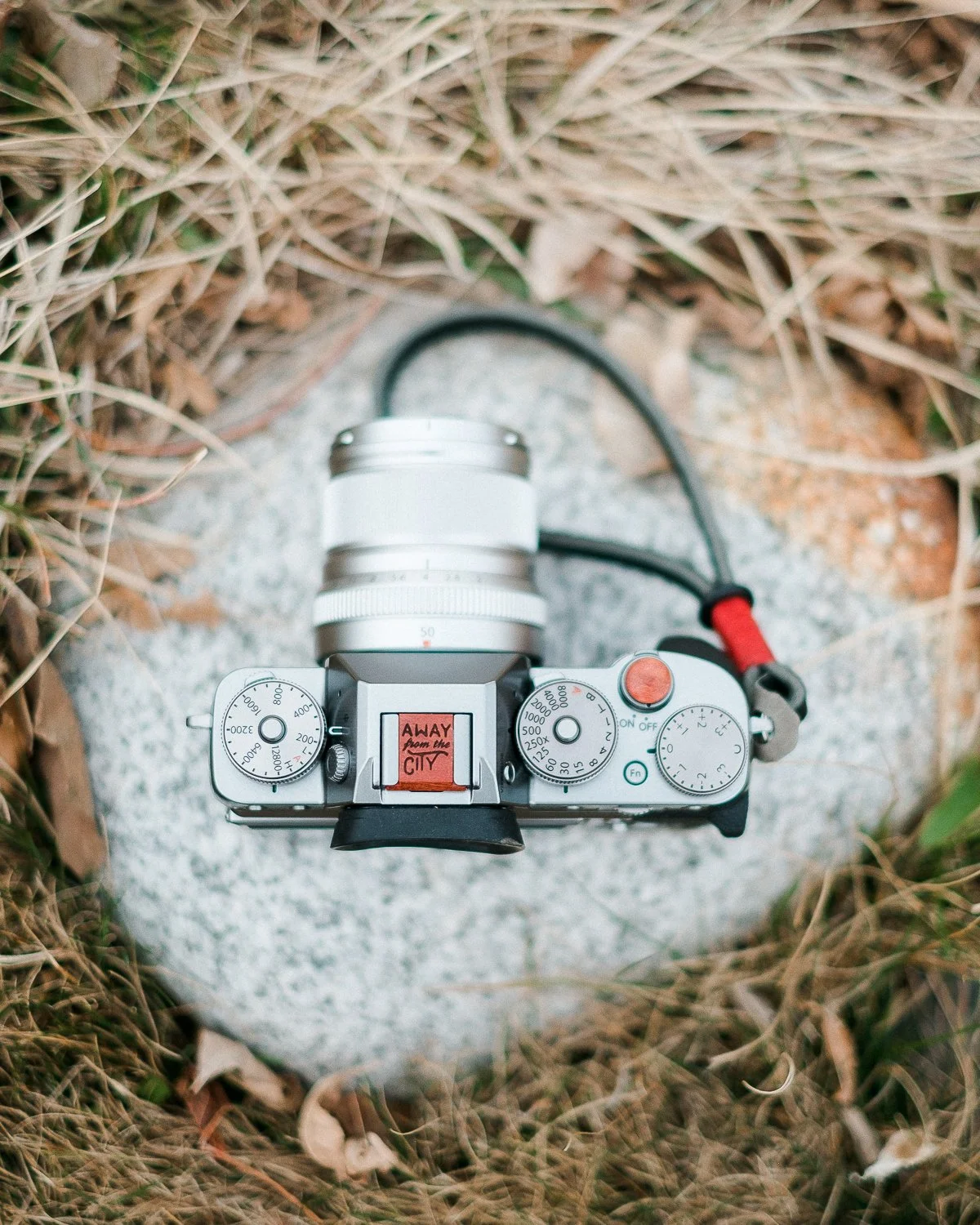 &ldquo;Light makes photography. Embrace light. Admire it. Love it. But above all, know light.&rdquo; &mdash; George Eastman

Outfitted with Artisan Obscura&rsquo;s Ivorywood soft release button and matching &quot;Away from the City&quot; hot shoe cov