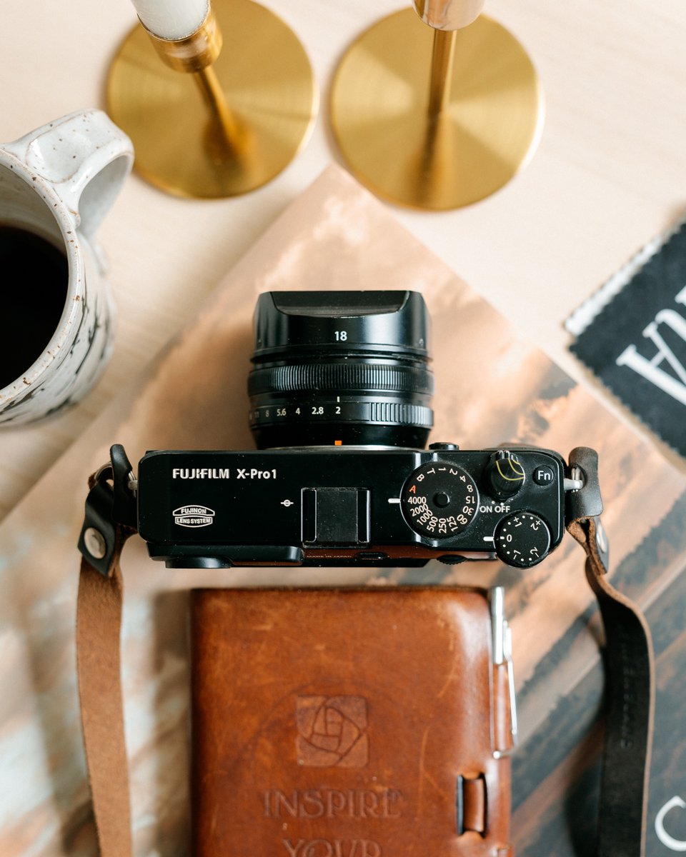 &ldquo;A good photograph is not the result of a good camera but of a good eye.&rdquo;
&ndash;Beaumont Newhall

This Fuji X-Pro1 is outfitted for winter work: Ebony hot shoe cover, Yellow Ribbon flatliner soft release, ready for the road.

The Black F