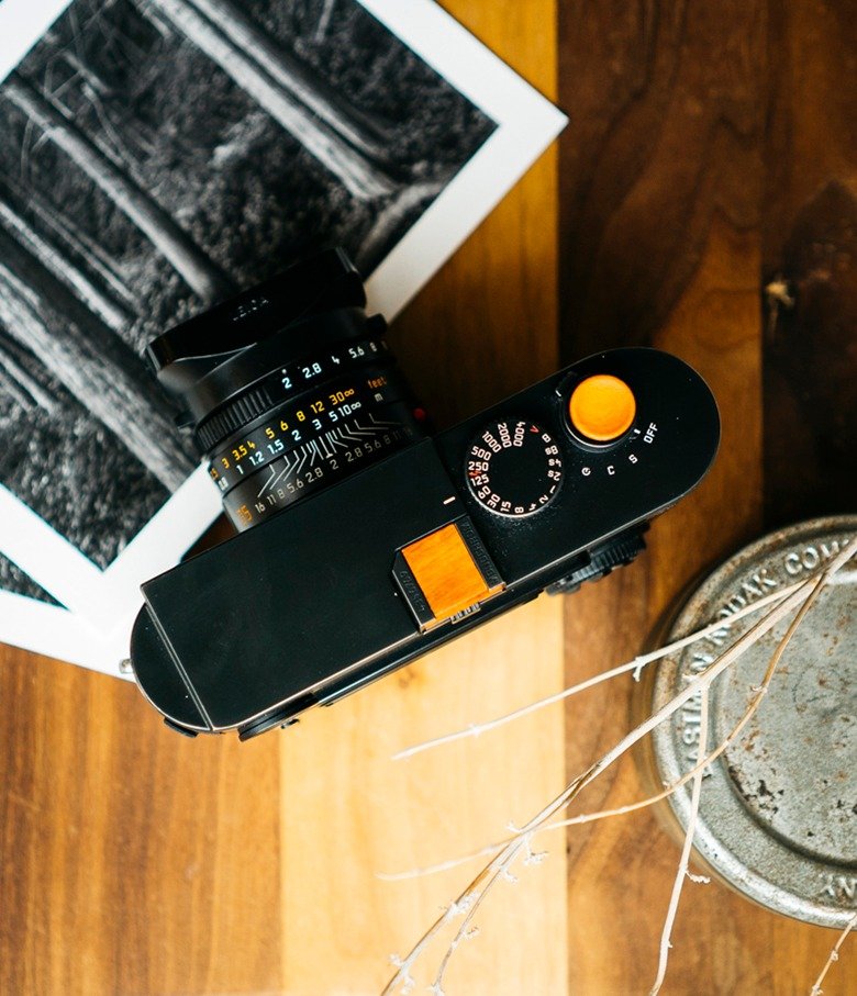 &ldquo;The camera is my tool. Through it I give a reason to everything around me.&rdquo; &mdash; Andr&eacute; Kert&eacute;sz

A Leica M Monochrom with Chakte Viga hot shoe cover and soft release&mdash;useful, simple, ready.

Holiday Sale: 20% off wit