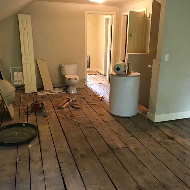 #beforeandafter of the upstairs Master. We added proper subfloor and made sure to use @liquidnailspro to avoid creaks. We moved the vanity in the bathroom to give more room and a large #tiled shower. Short of the long, we replaced everything.
.
.
.
#
