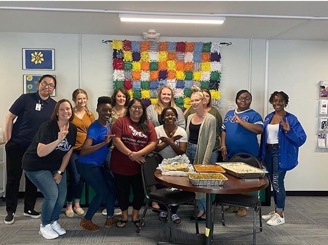 💙🕊 #Service : &Gamma;&Alpha;&Omicron;&Zeta; went to serve lunch to the amazing essential workers at the Centre County Center for Community Resources - Walk In Mental Health Clinic! We appreciate all that you do 💙 @nittanyzetas 
#ZPHIB2020
#GLOBALD