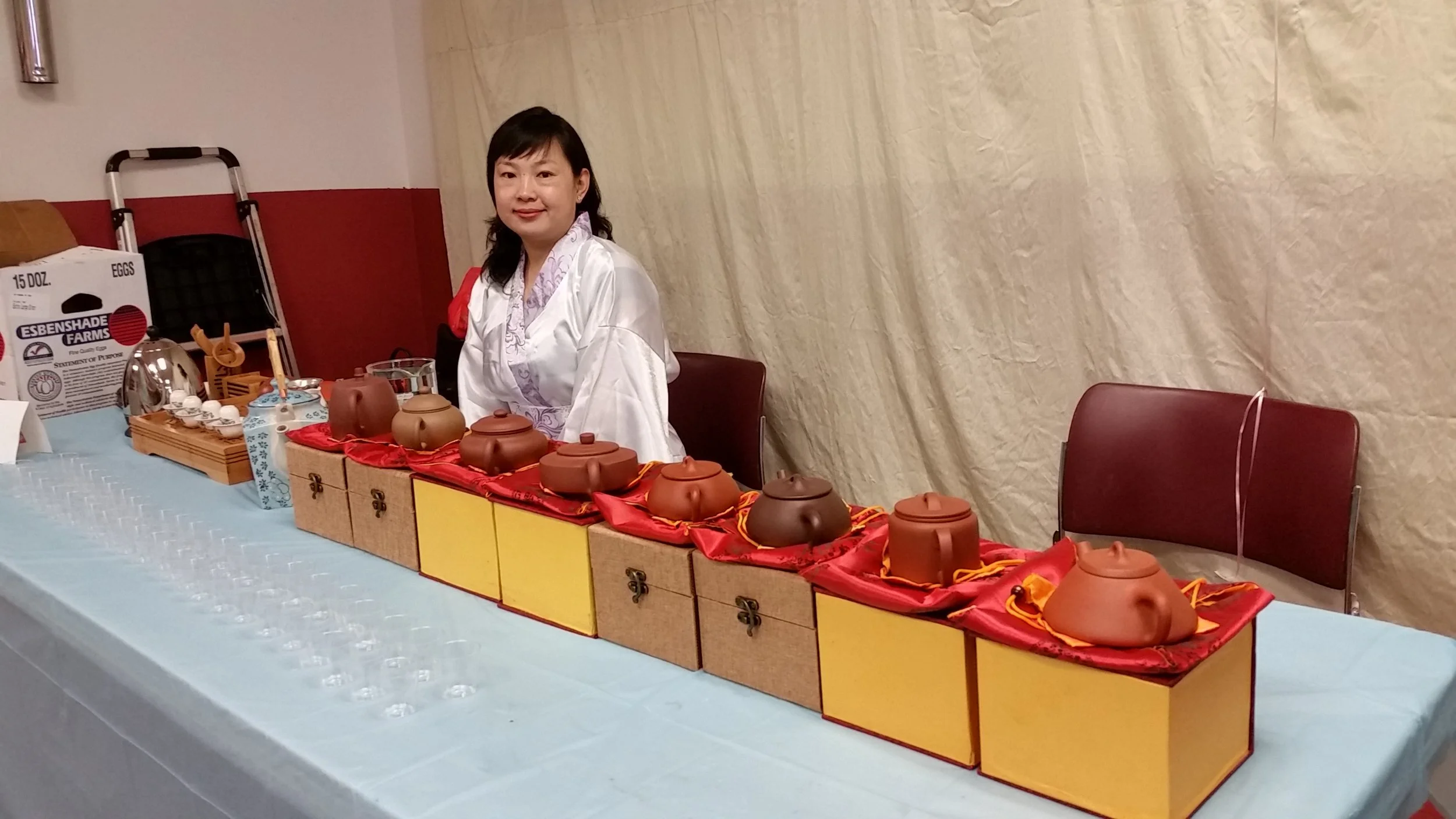 正心茶坊參加在波士頓中國城舉辦的“健康展”,展示了多種中國傳統名茶與一些經典款式的宜興紫砂壺。