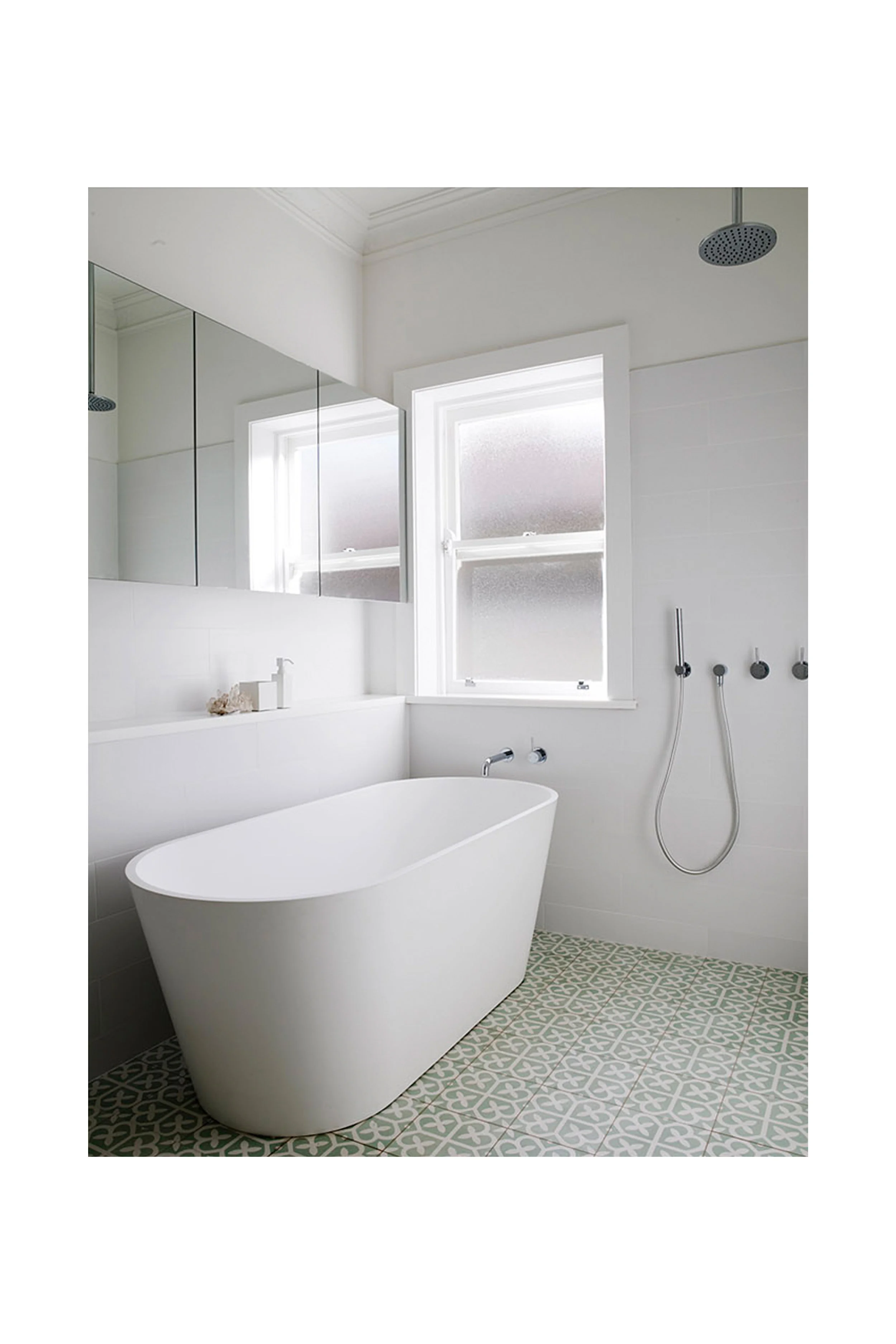 Website | File | Terence Yong Architecture | Coogee House : 2 in 1 | Alteration | A contemporary and elegant bathroom design with a touch of retro charm | 02.jpg