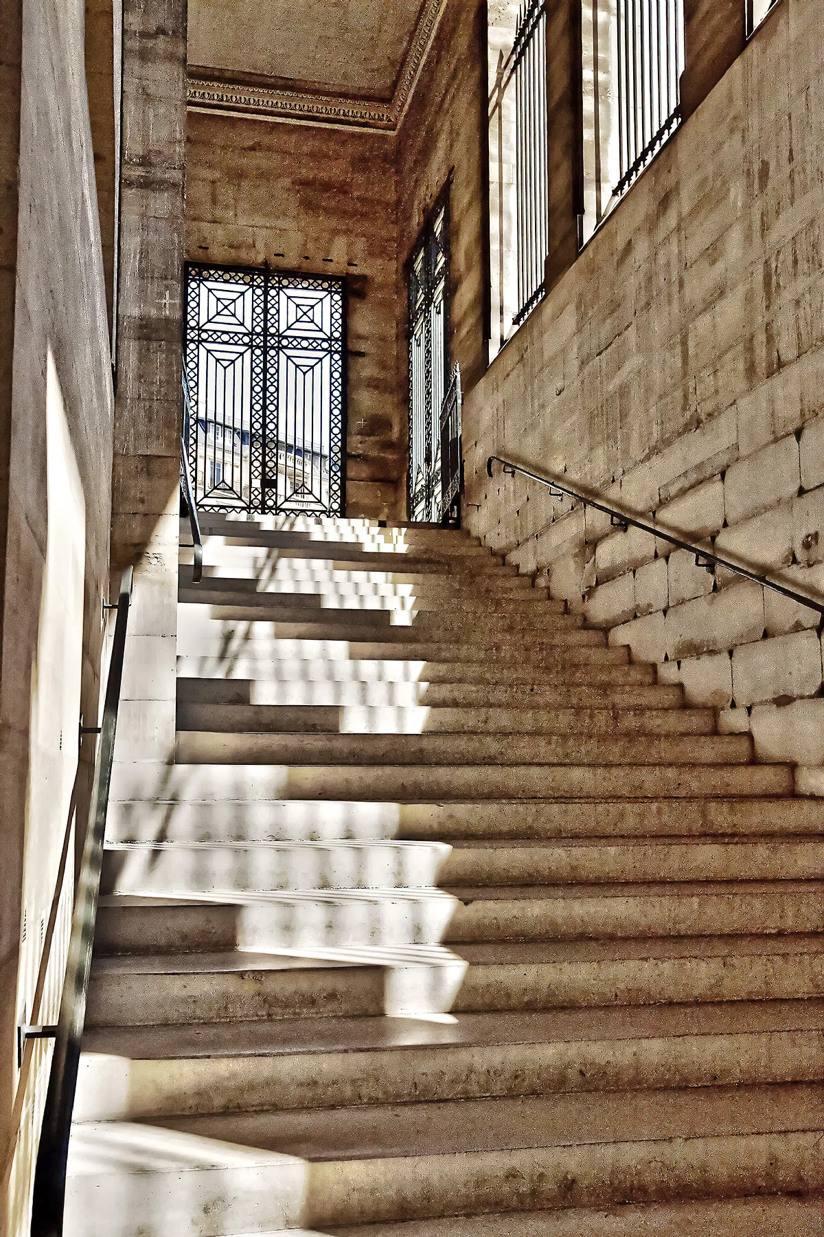 PantheonStairs, Paris.jpg