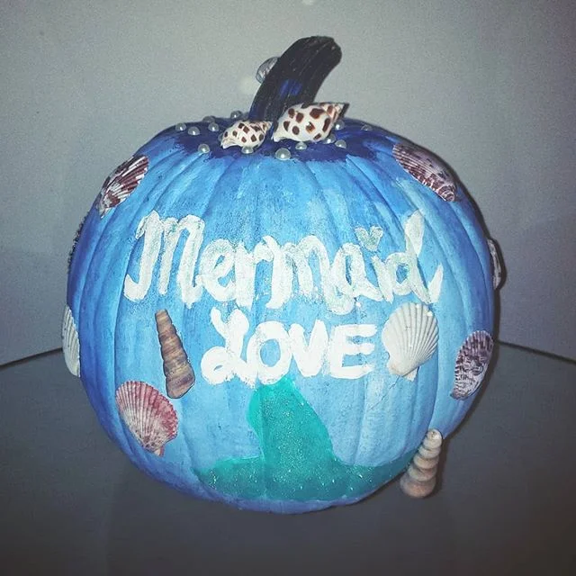 I love decorating and creating art! 💙🐚🧜🏽&zwj;♀️