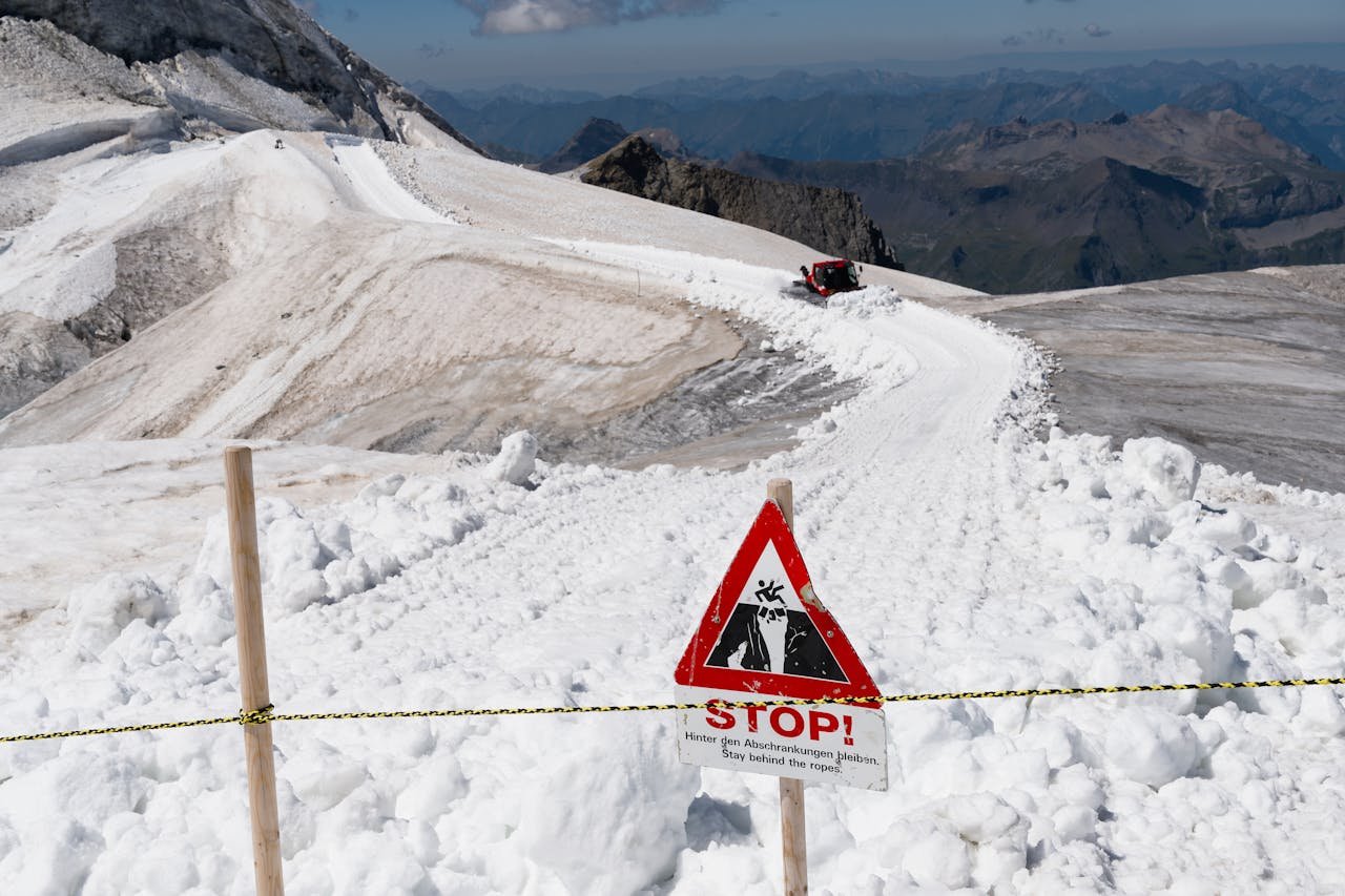 Wenn Frau Holle auf sich warten lässt — und damit Skigebiete herausfordert.