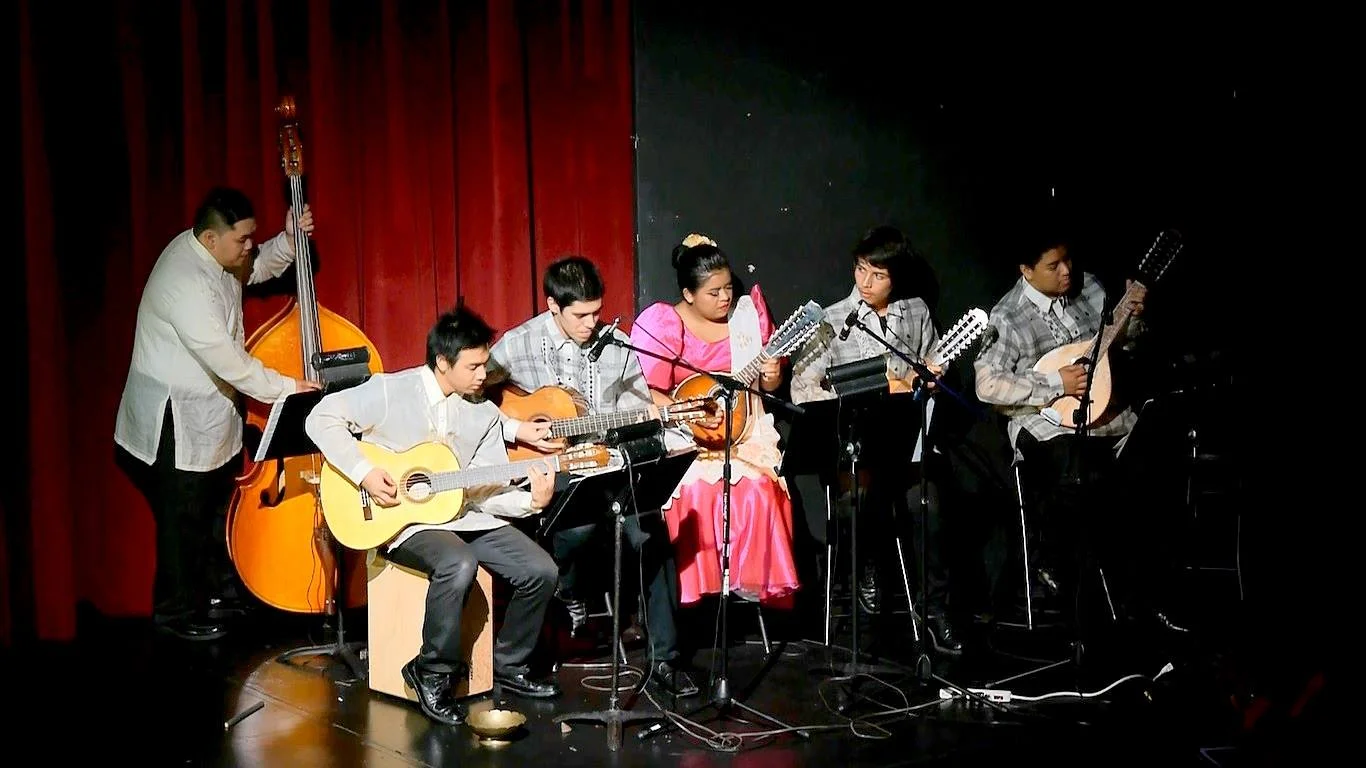 E14-04.5-Rondalla.jpg