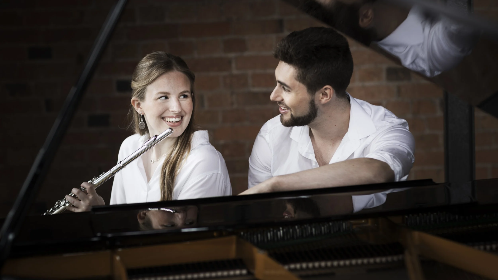 'someone is dancing us' with Duo Melus