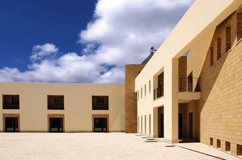 Ottoventi Winery Courtyard.png