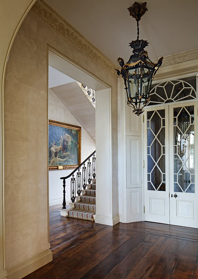 It is the play of simplicity and scale that makes this London entrance Hall so successful; the giant lantern is an excellent shape and size for the space because it too is grand.