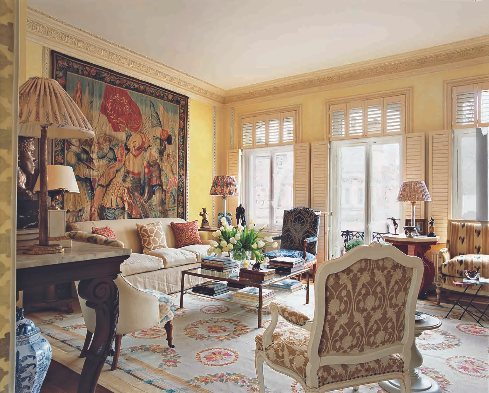 My own east-facing sitting room is sunny and bright and I love its cheerful character. Vertical plaster filets with tiny mirror insets create subtle stripes that divide the room in a refreshing way.