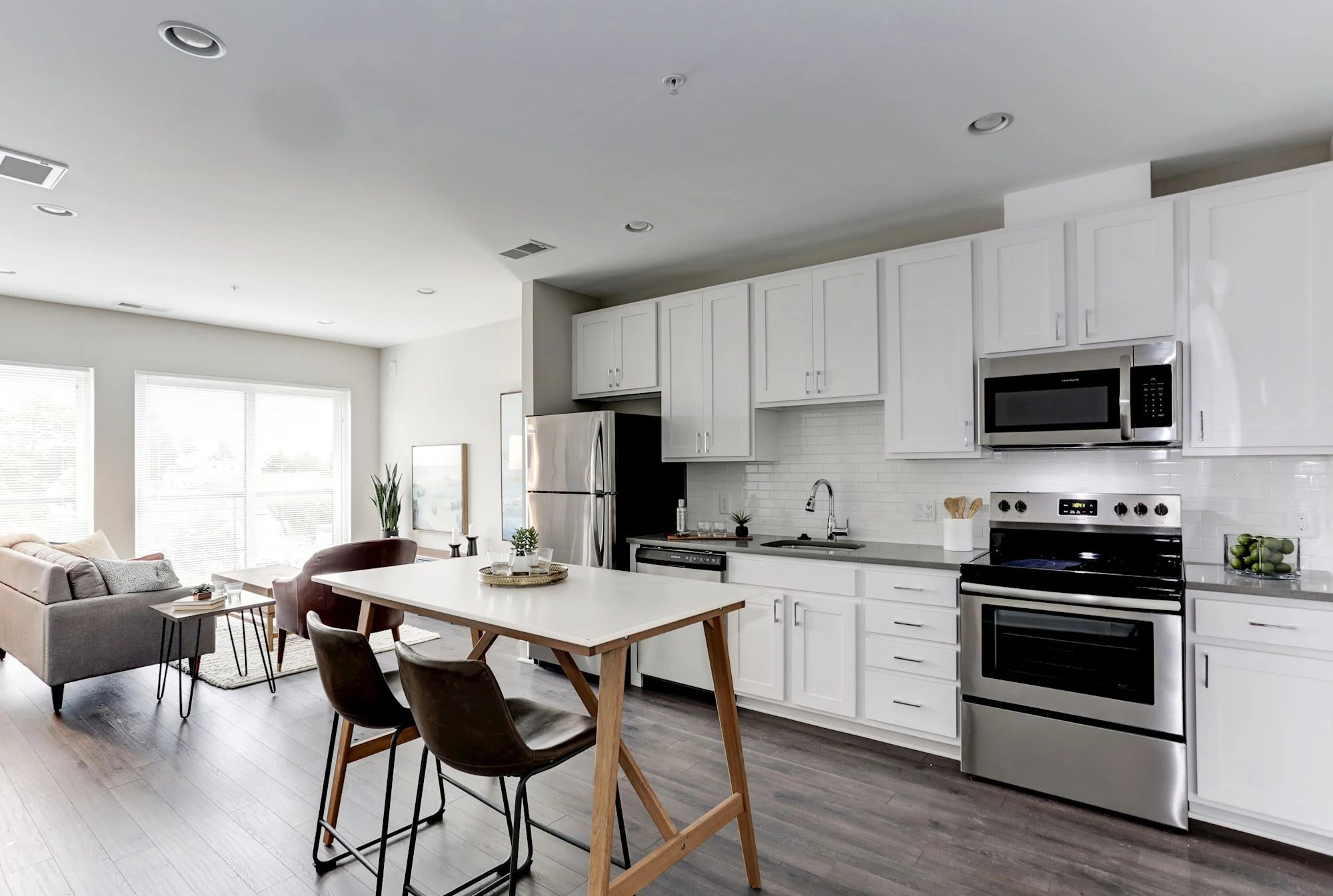 021_1715_HAMLIN_STREET_NE_15_236777_353525.jpg