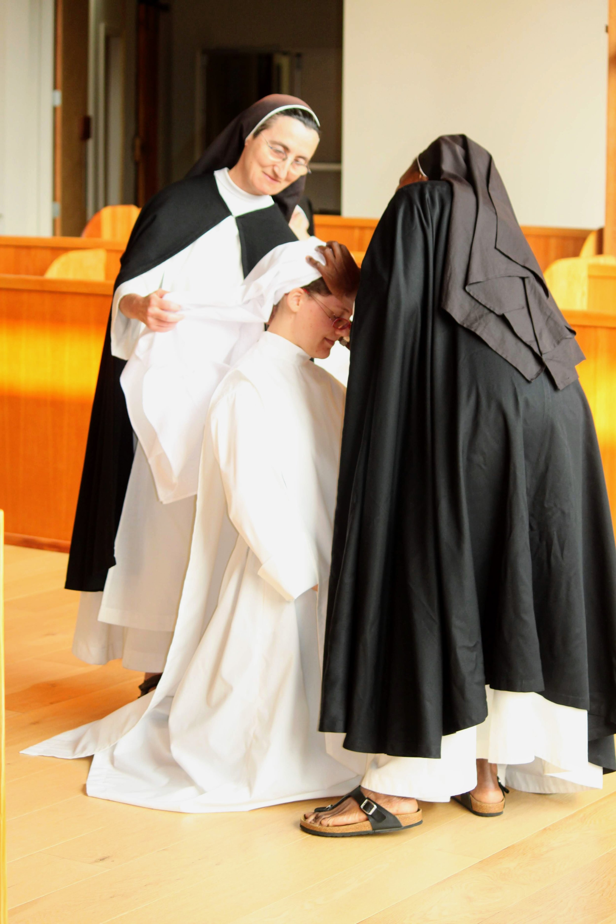 Dominican Robe leodelight - Blog