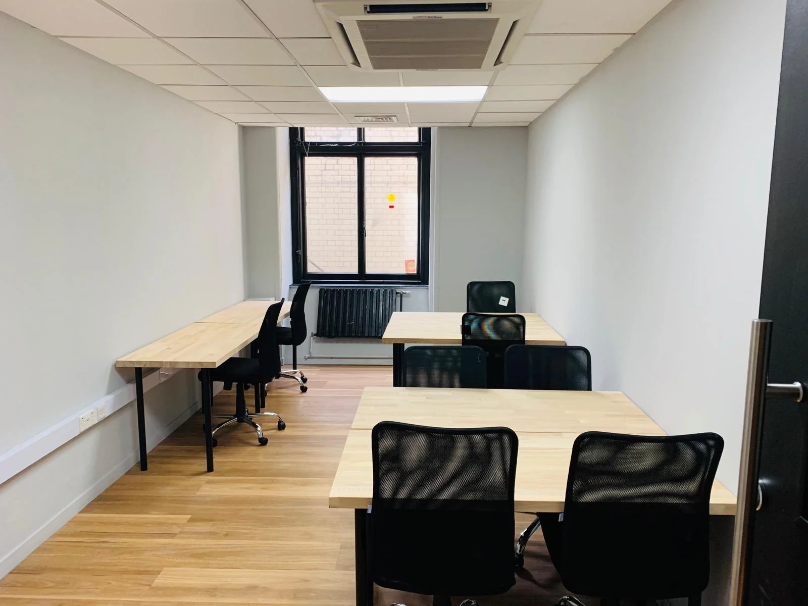 This 6 desk office is £2,170+VAT per month