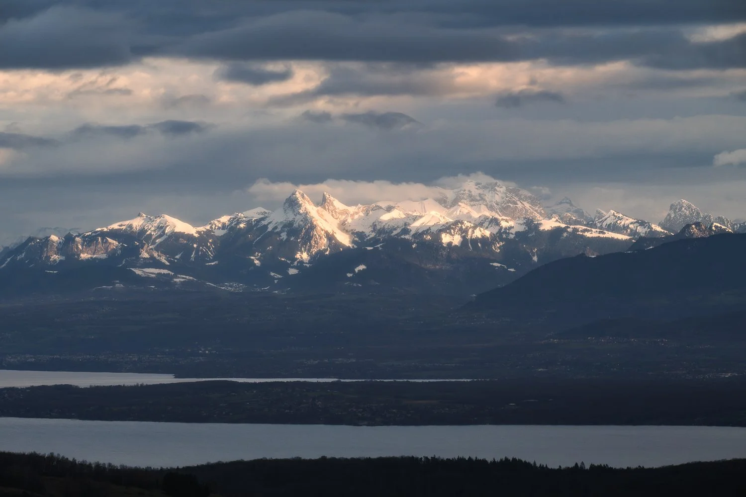 La Dent d'Oche et le chateau d'Oche
