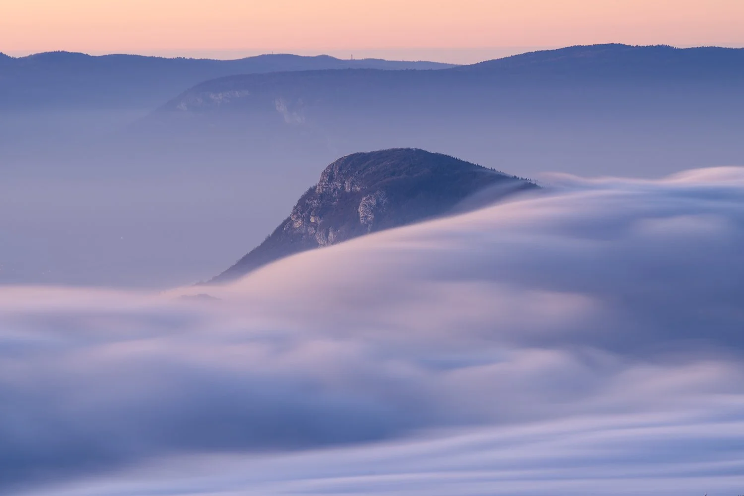 Mont de la Charvaz et vague de brume