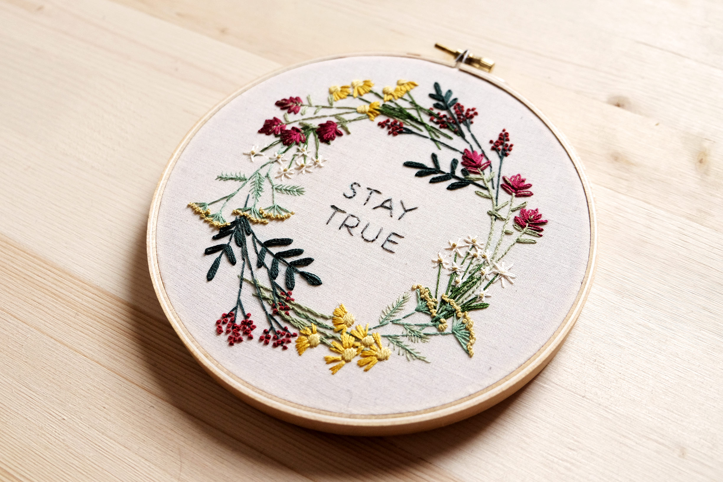 sm stay true wreath 2.png