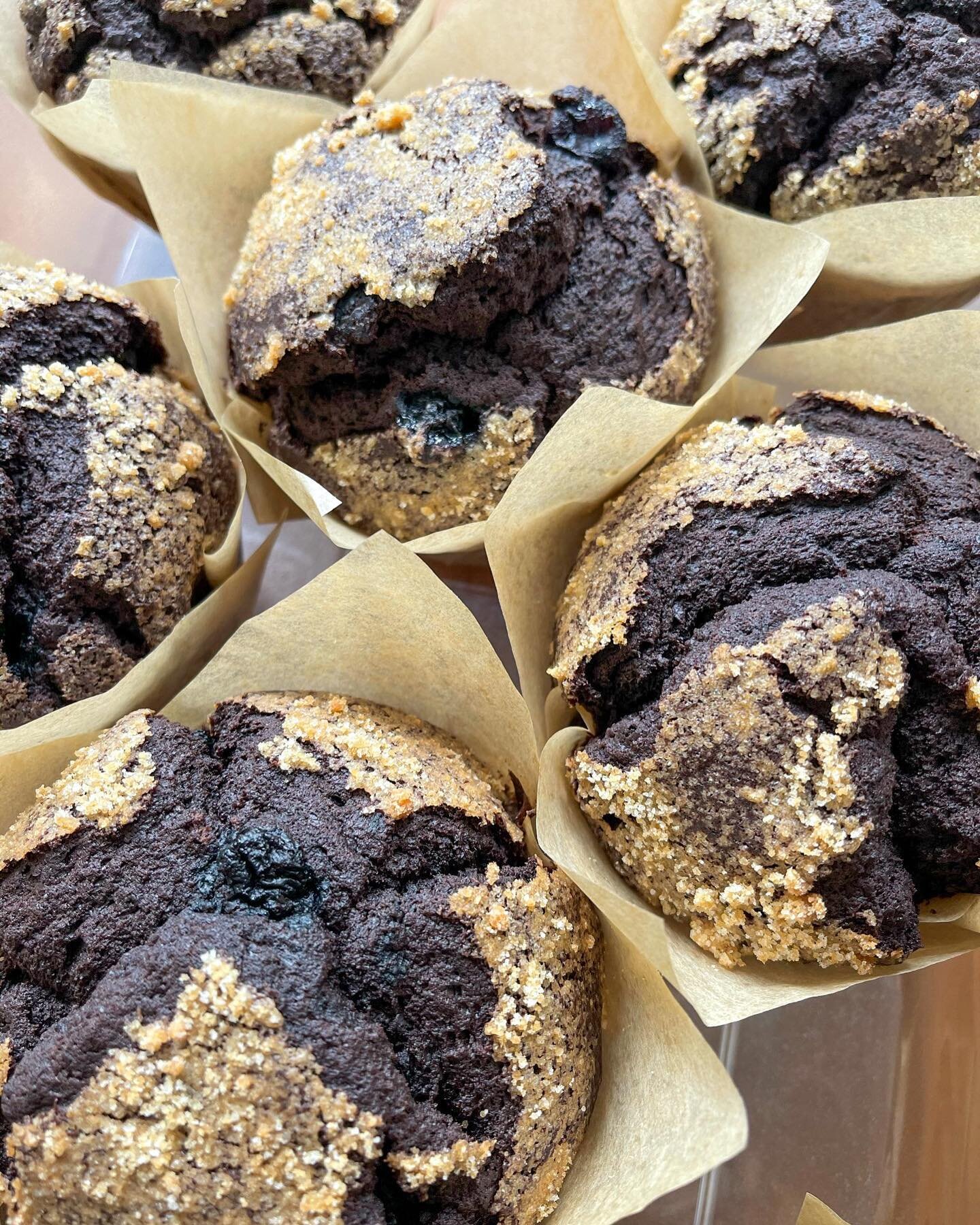 🍫 + 🫐 = our new favorite muffin