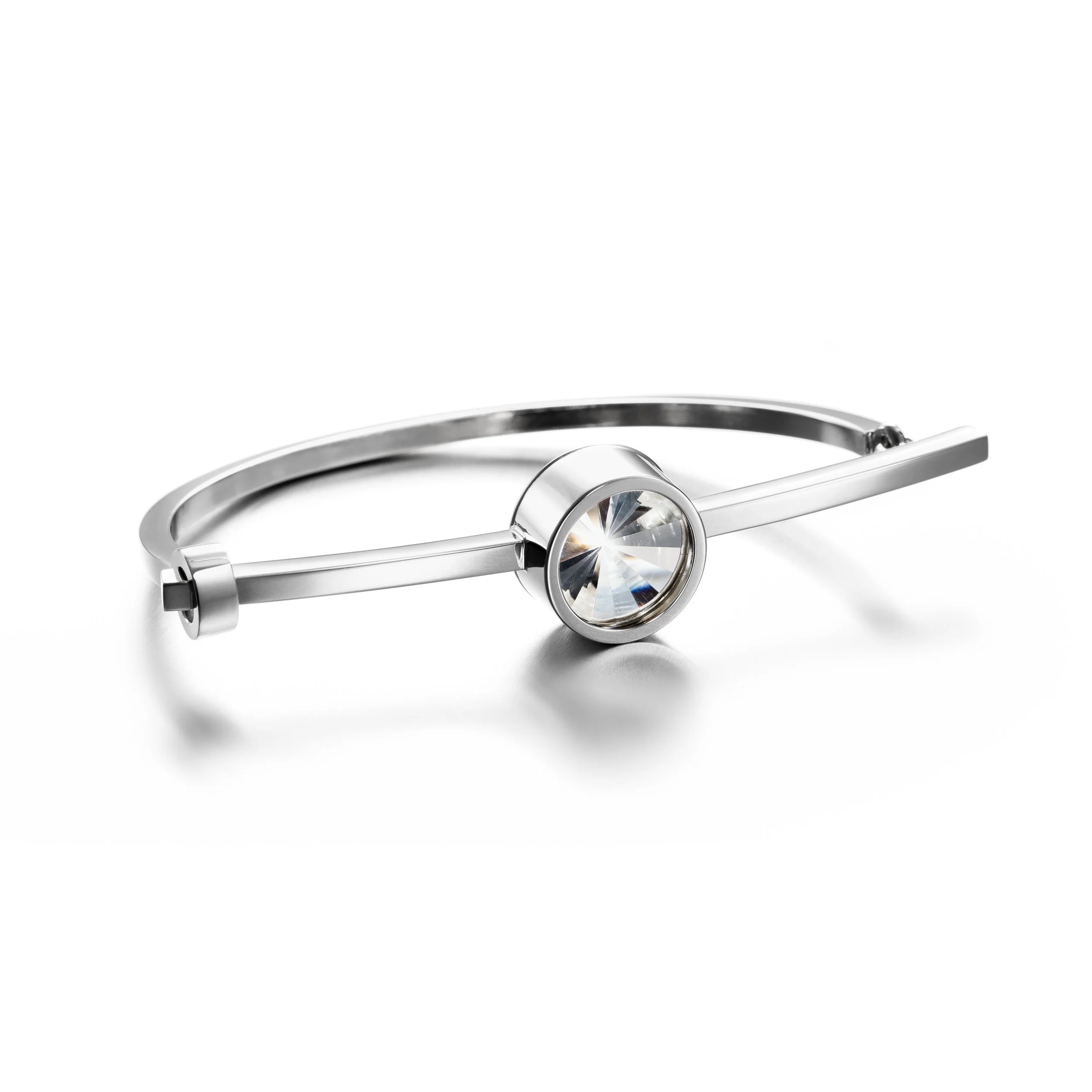 Keski-Pomppu_bracelet_silver_rockcrystal_.jpg