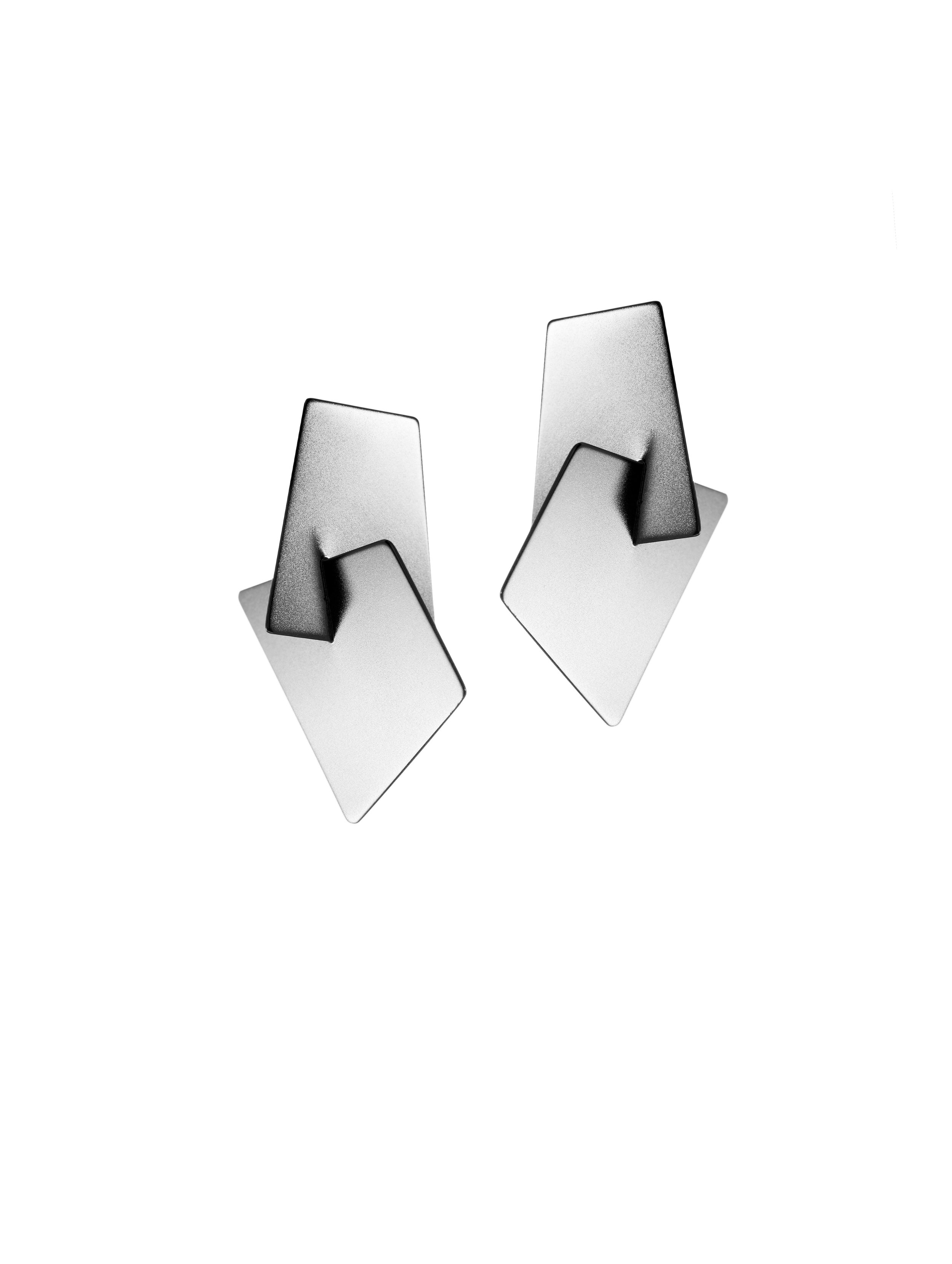 Keski-Pomppu_fragile_earrings.jpg