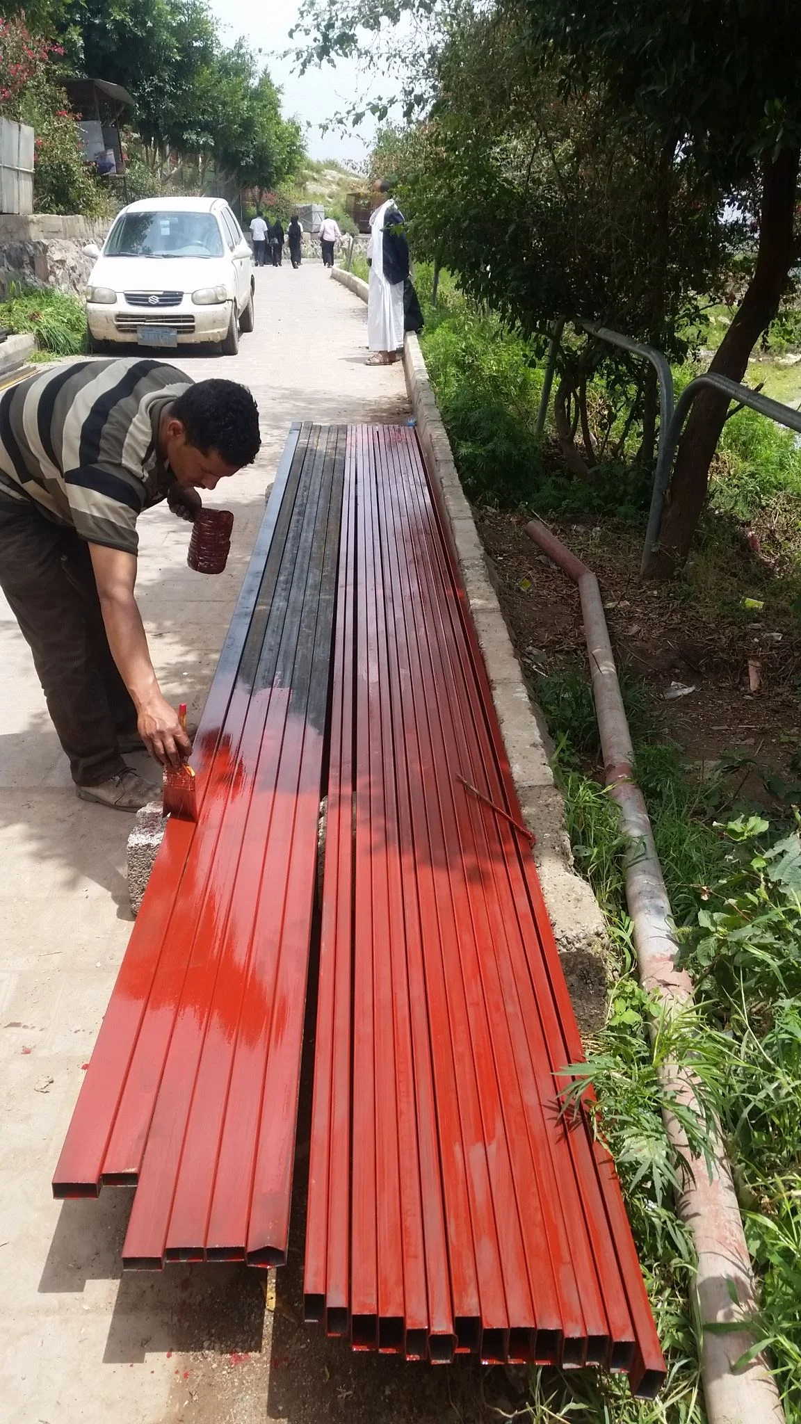 ibb zoo yemen 14 August 2017 lion fencing work.jpg