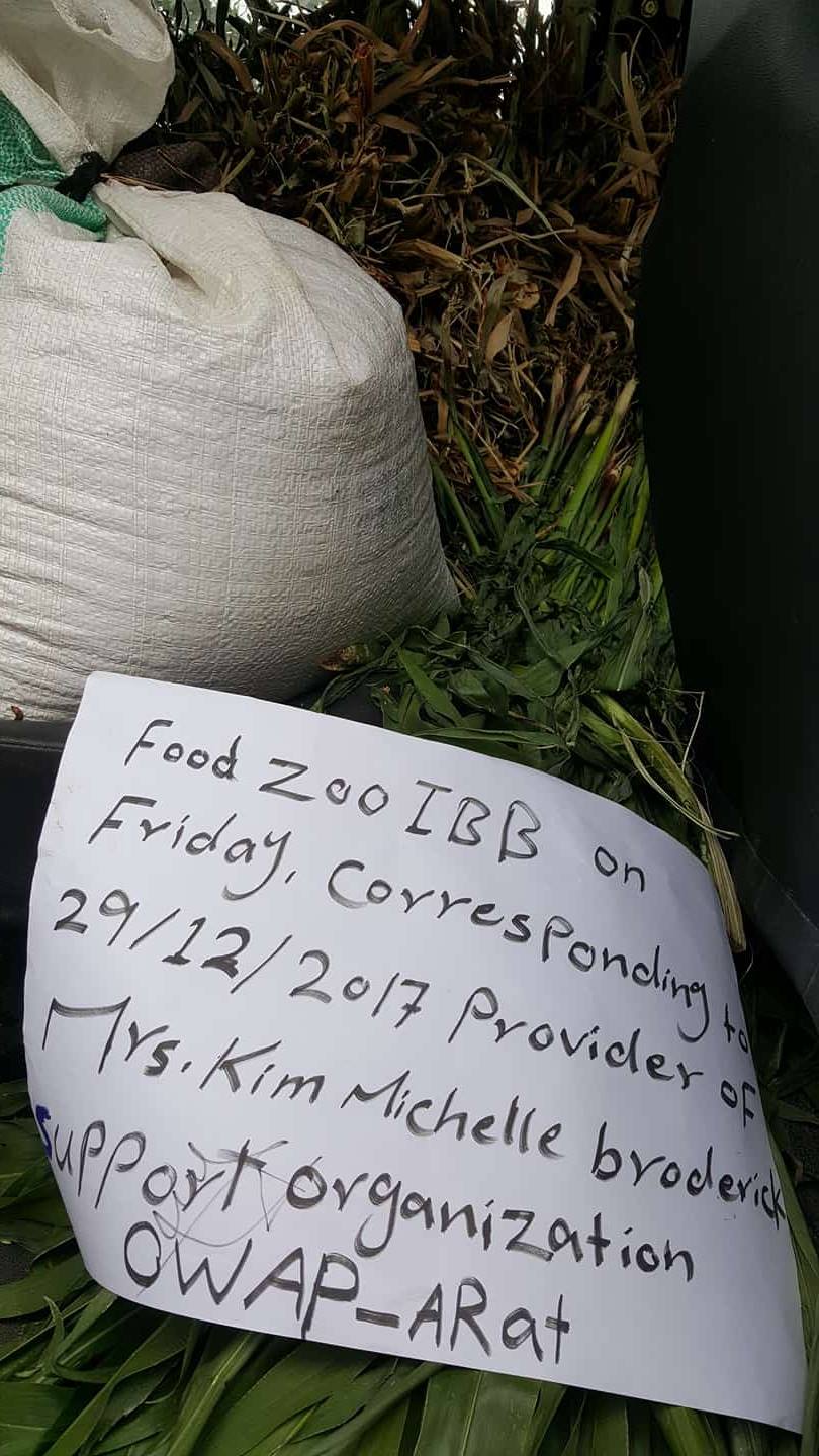 Ibb Zoo food delivery OWAP AR Broderick dec 29 2017 Salman grass and bags of grains.jpg