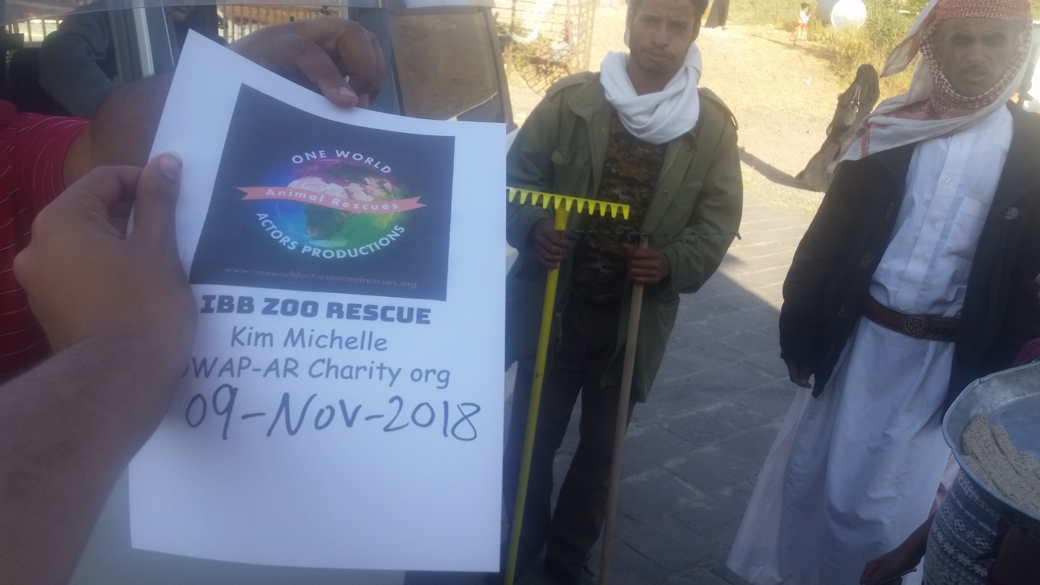 ibb zoo 9 NOV 2018 hisham pic with OWAP-AR sign cleaning toold provded by our Charity yemen rescue.jpg