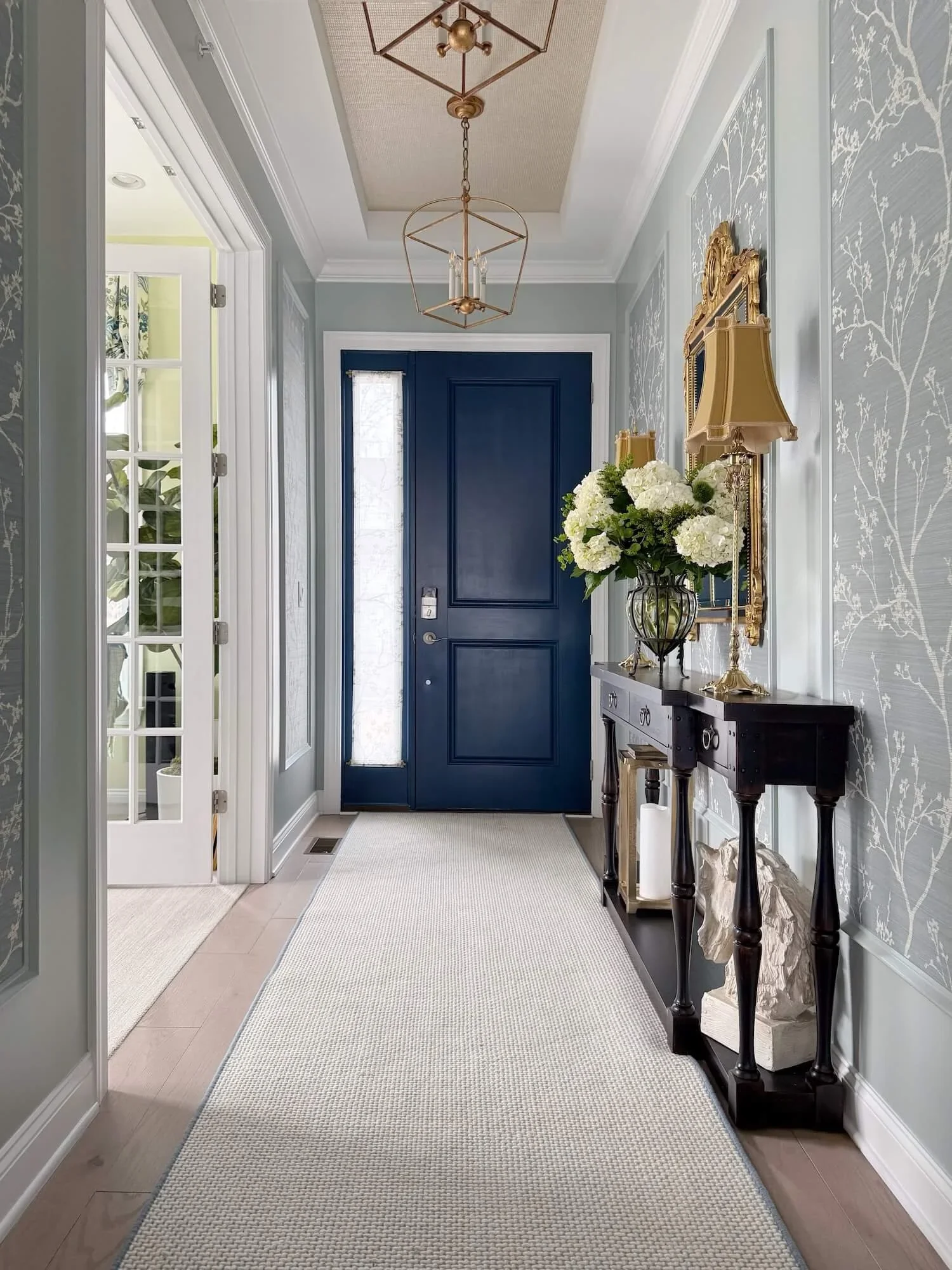 elegant+foyer+with+grasscloth+panels