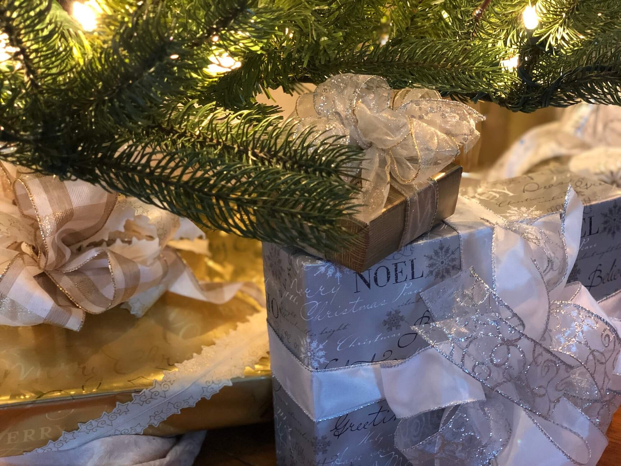 7 Farmhouse Wrapping Papers That Will Look Pretty Under Your Tree