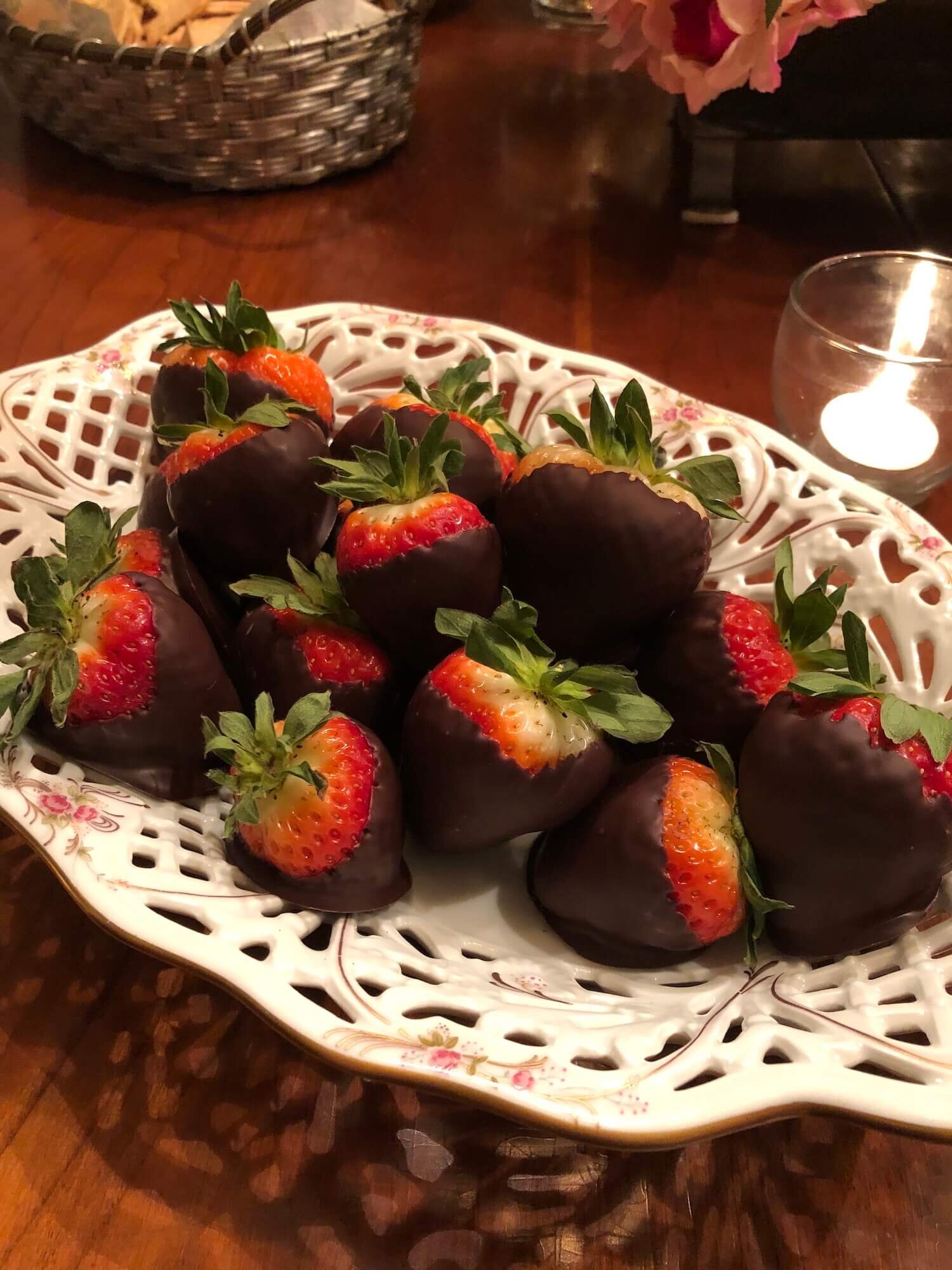 chocolate dipped strawberries.jpeg