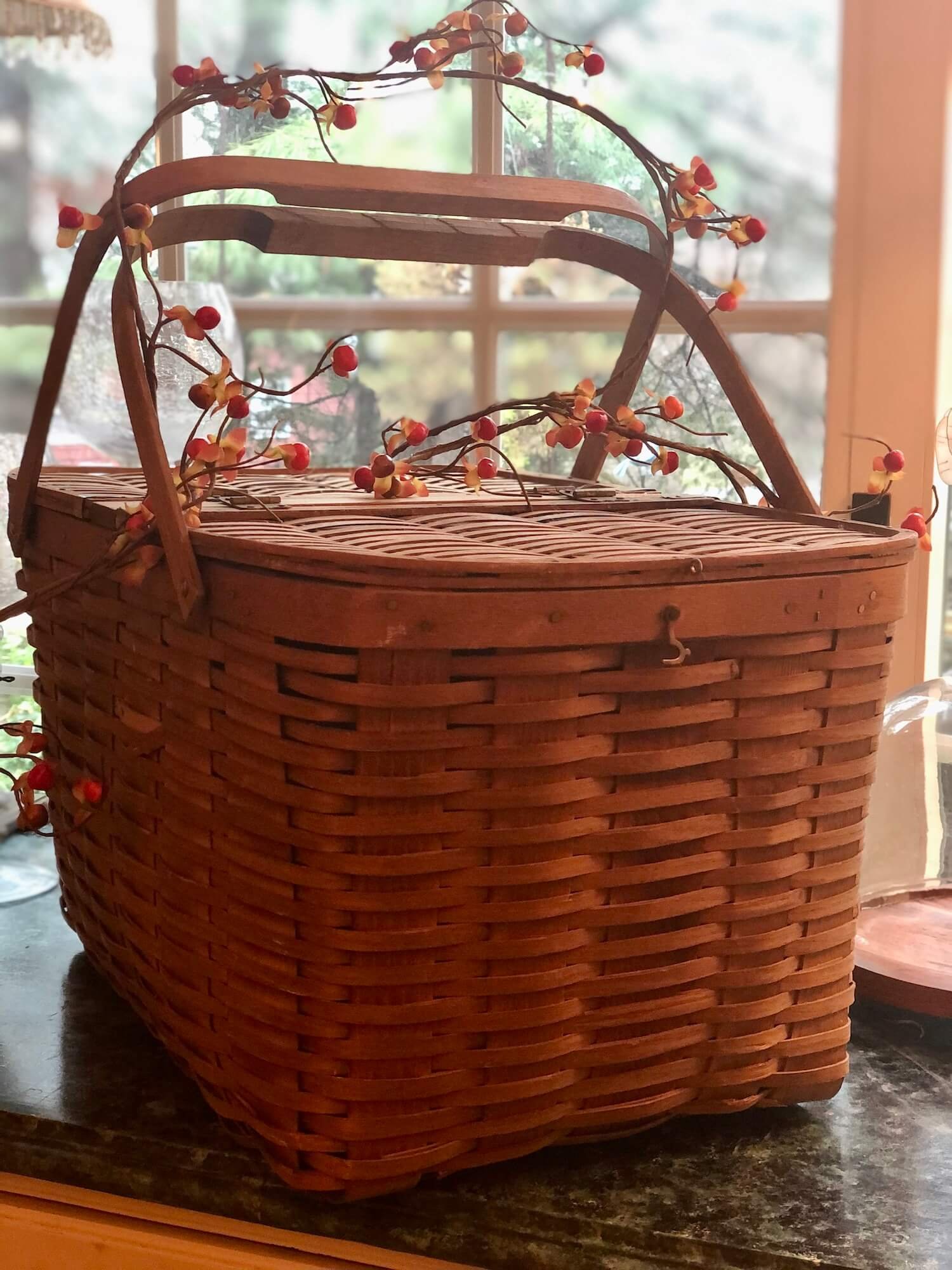 thanksgiving picnic basket.jpeg