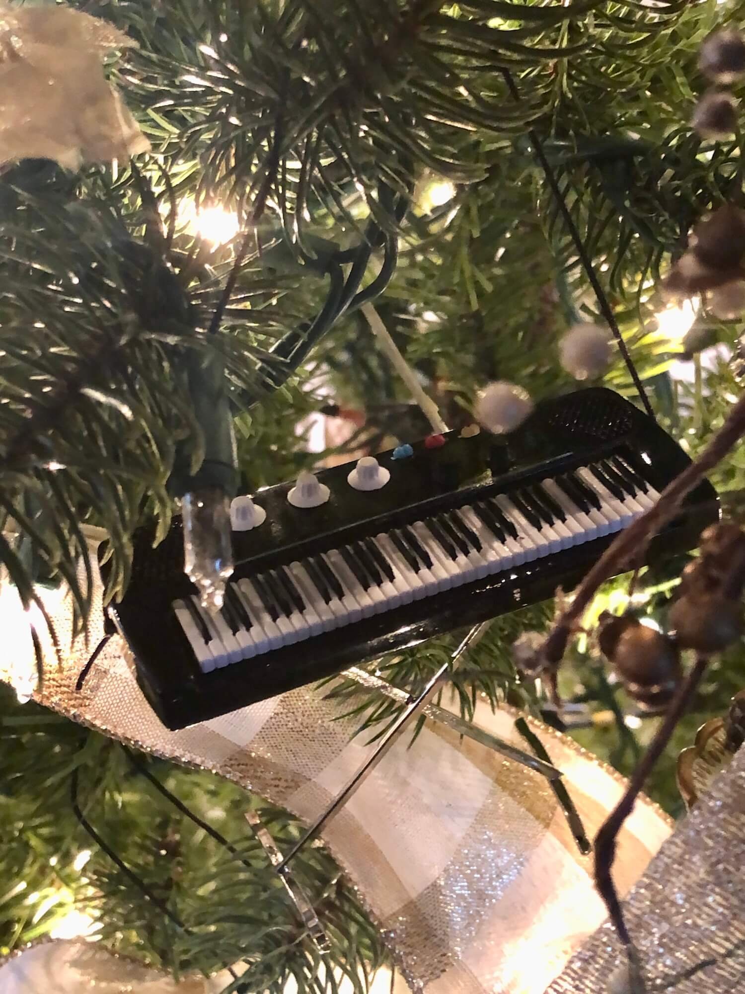 keyboard ornament.JPG
