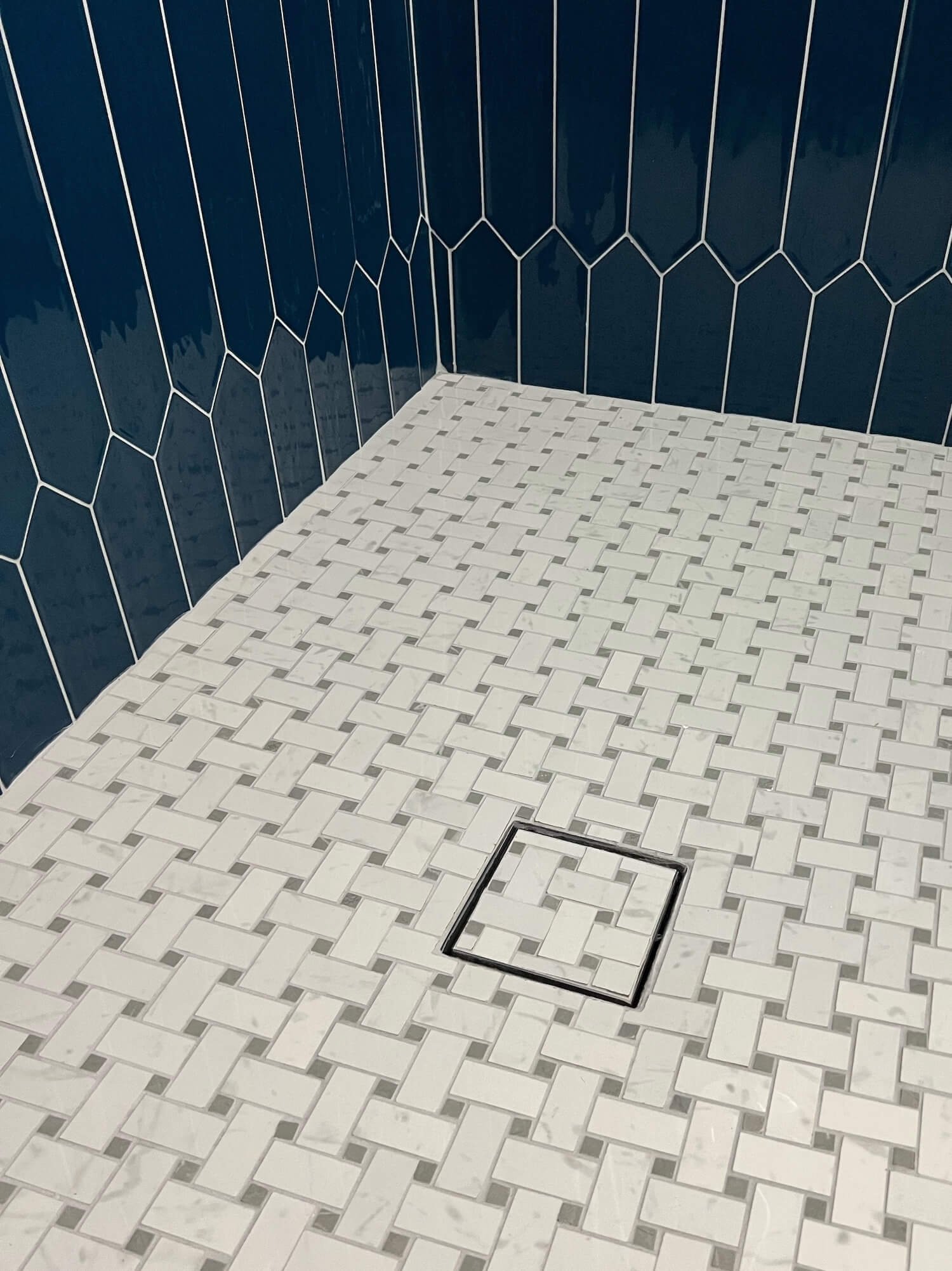 Infinity tile-in drain