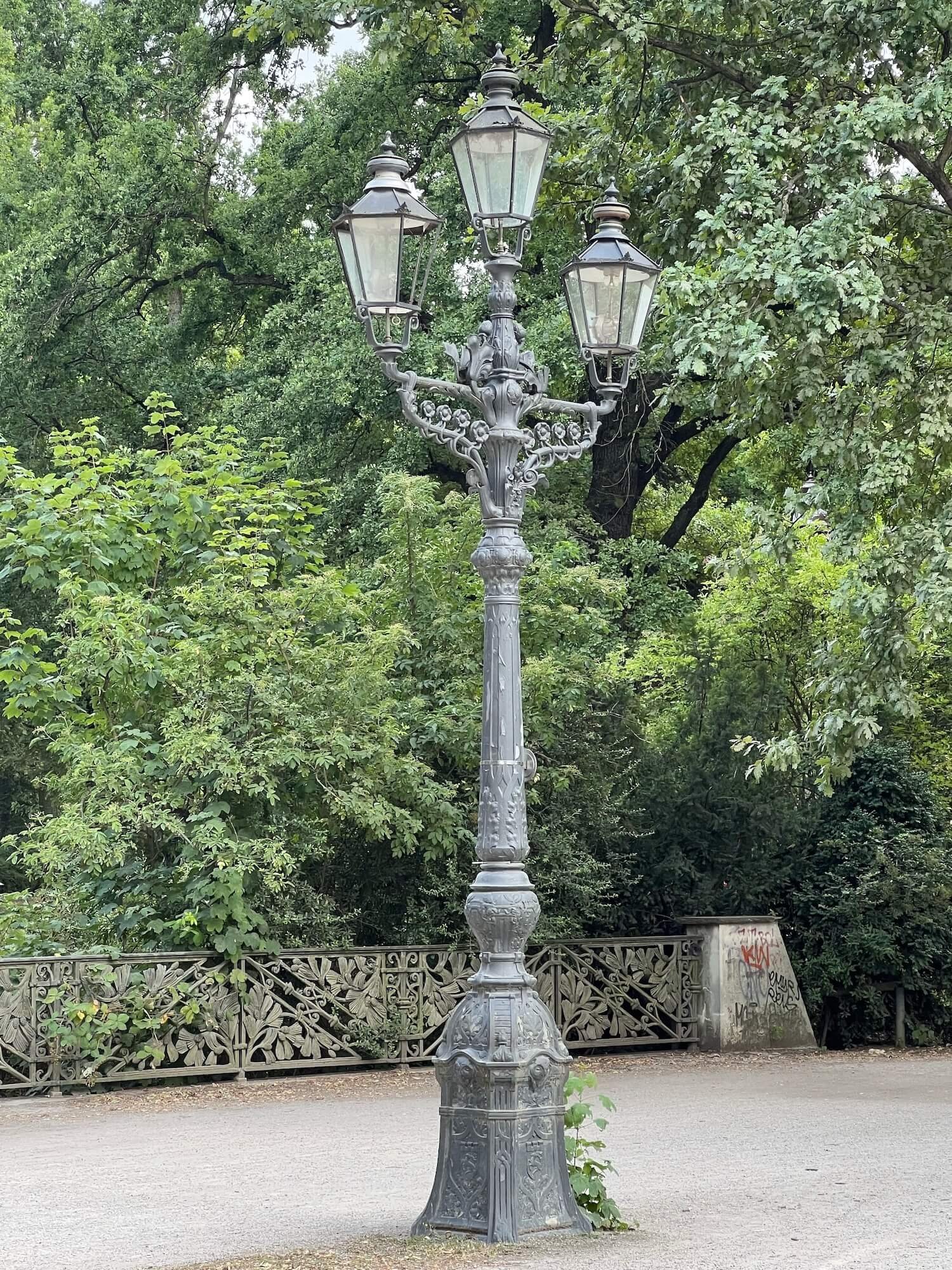 triple lampost .JPG