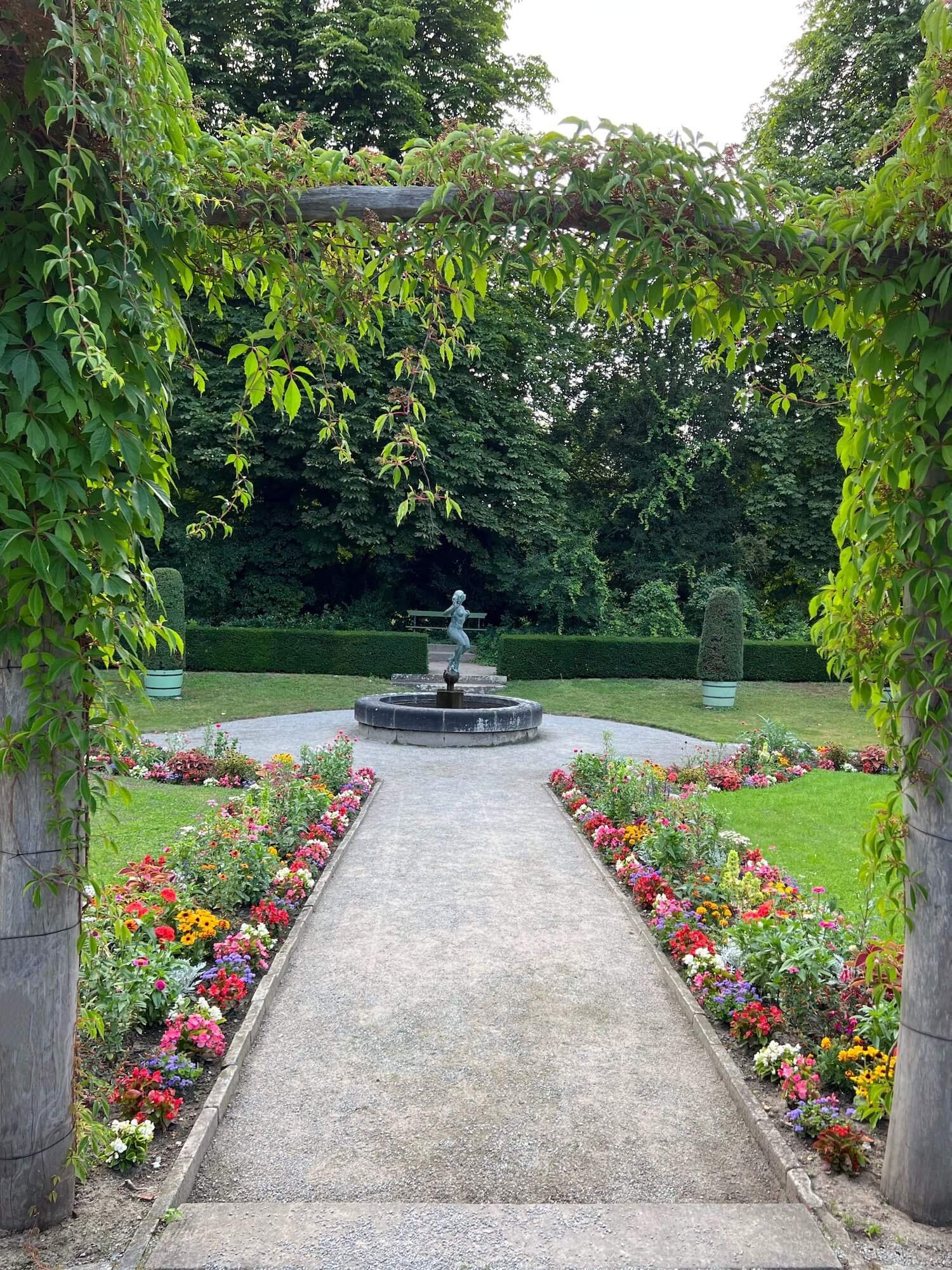 marble house orangerie gardens and gazebo.JPG