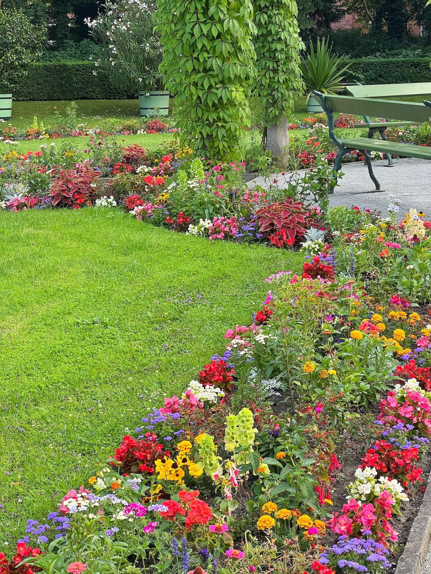 marble house orangerie gazebo borders.JPG