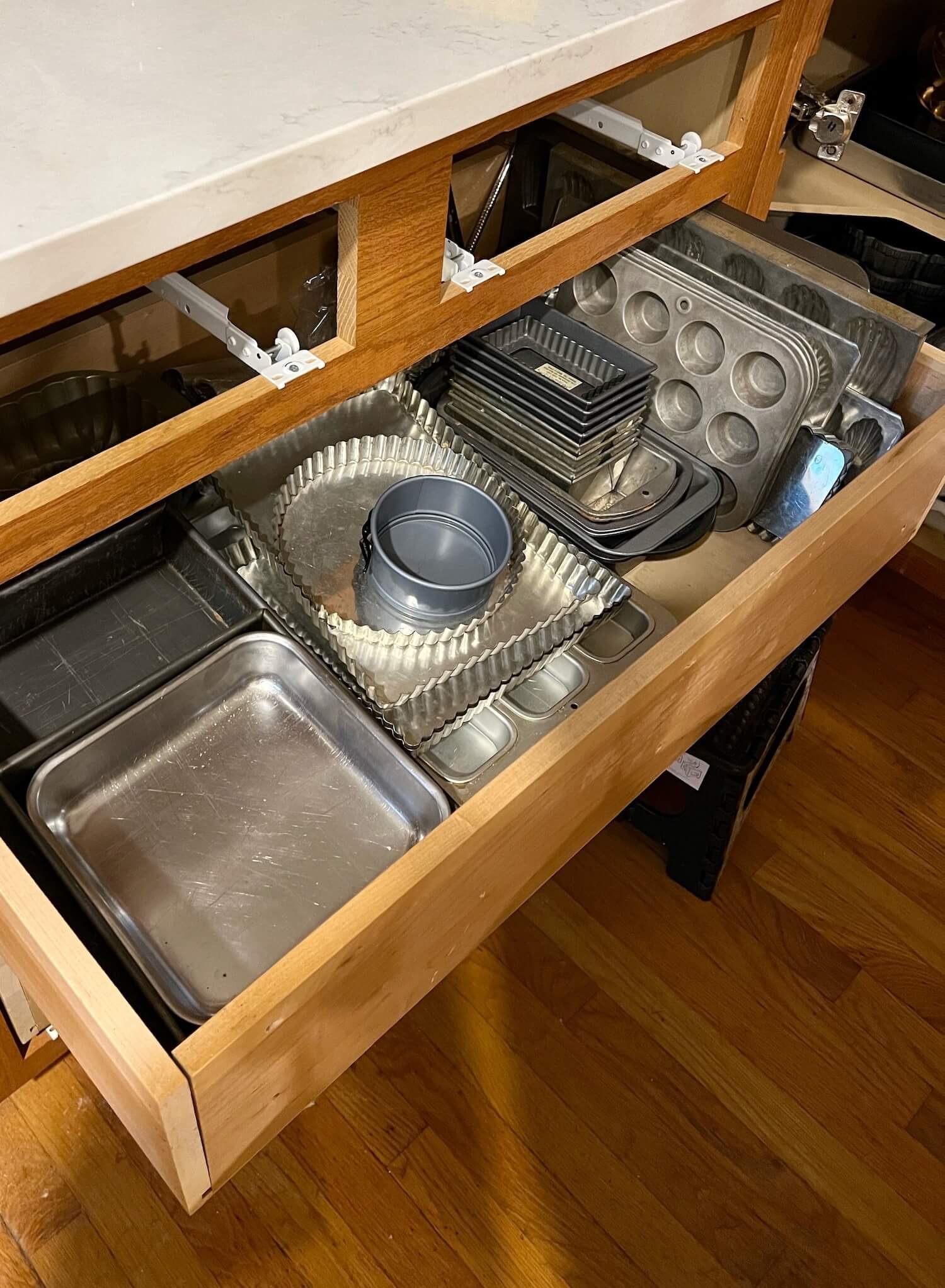 baking pan drawer.JPG