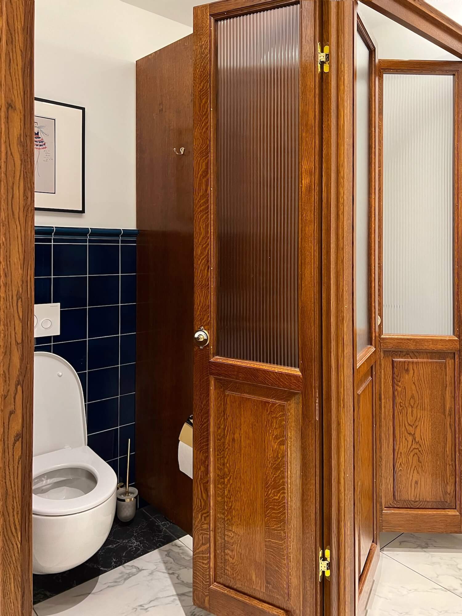 swank WC with French doors potsdam Italian bistro.JPG